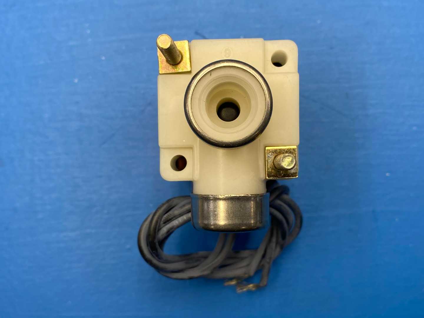 Valcor Scientific SV51C19G24-6, 2-Way Isolation Solenoid Valve 1/4" port size, 115V 60Hz 10W 10PSIG