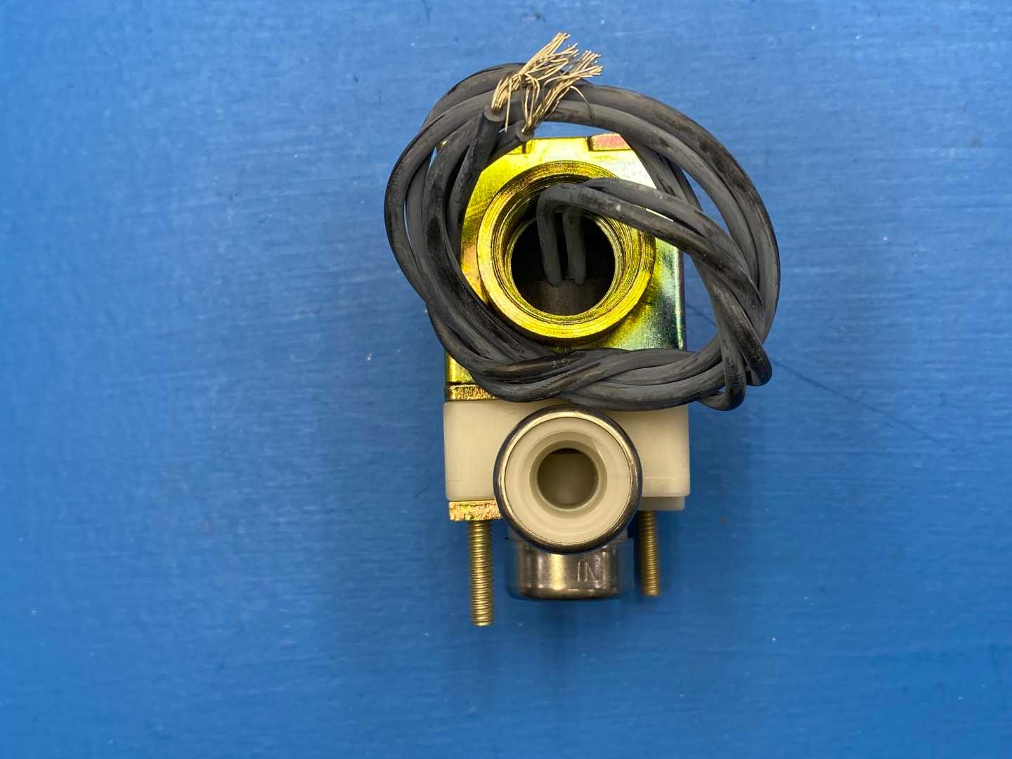 Valcor Scientific SV51C19G24-6, 2-Way Isolation Solenoid Valve 1/4" port size, 115V 60Hz 10W 10PSIG