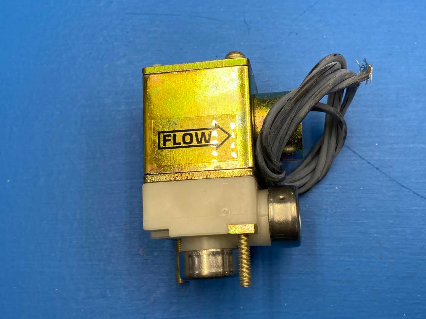 Valcor Scientific SV51C19G24-6, 2-Way Isolation Solenoid Valve 1/4" port size, 115V 60Hz 10W 10PSIG