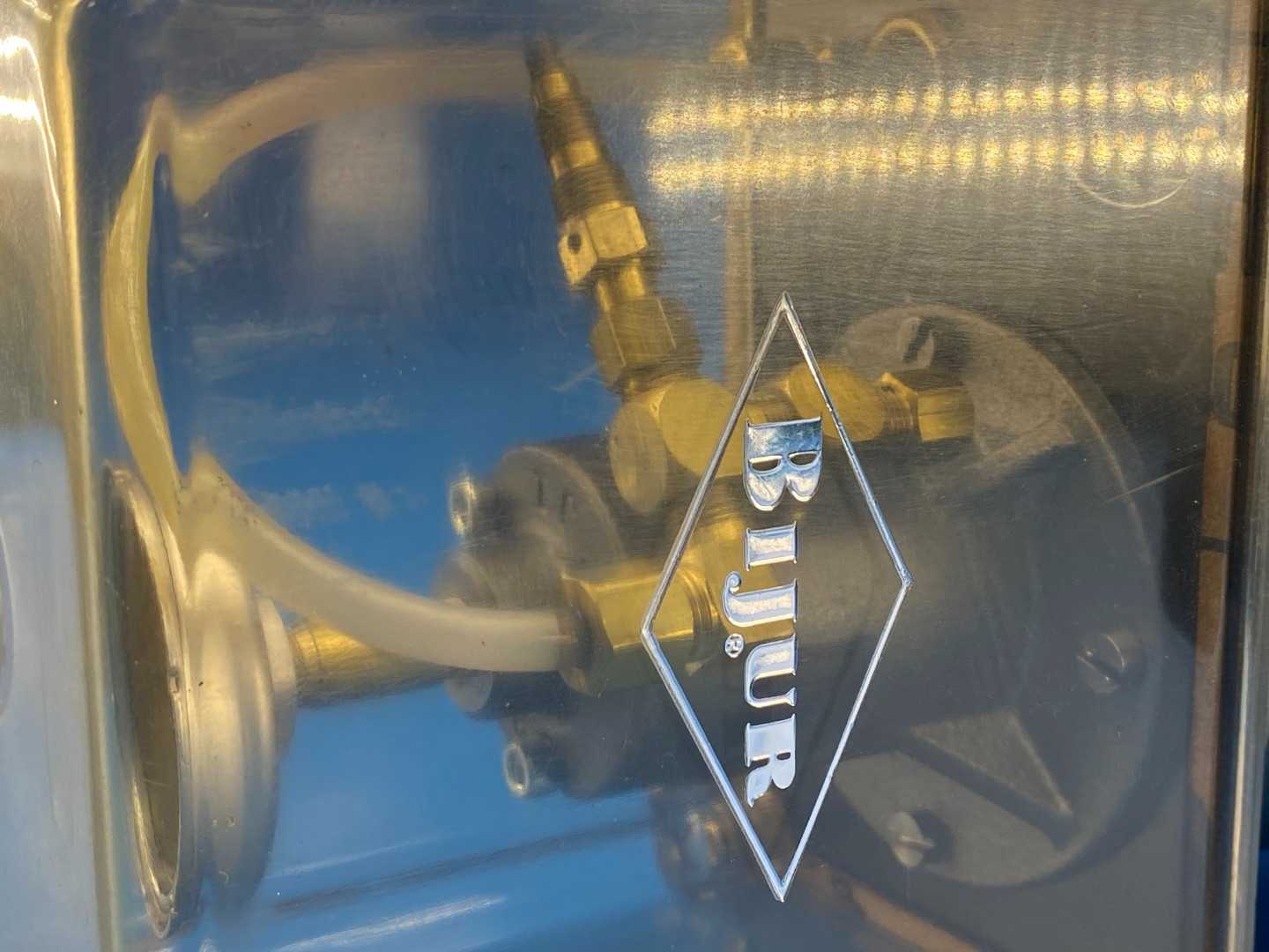 Bijur Delimon Type D 4015 Series DC Lubrication Pump with Motor KP-J330-BVL Bijur 21844 1/20HP, 115V .69/.93A Type R 1PH