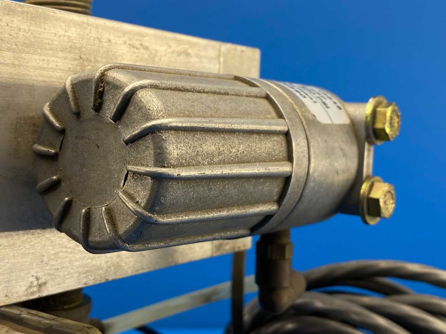 Bijur Delimon Type D 4015 Series DC Lubrication Pump with Motor KP-J330-BVL Bijur 21844 1/20HP, 115V .69/.93A Type R 1PH