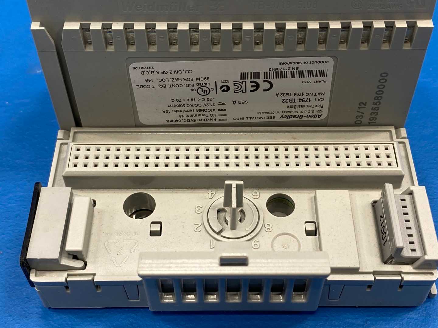 Allen-Bradley 1794-TB32, Series A FLEX I/O Terminal Base 32-I/O Terminals 24VDC