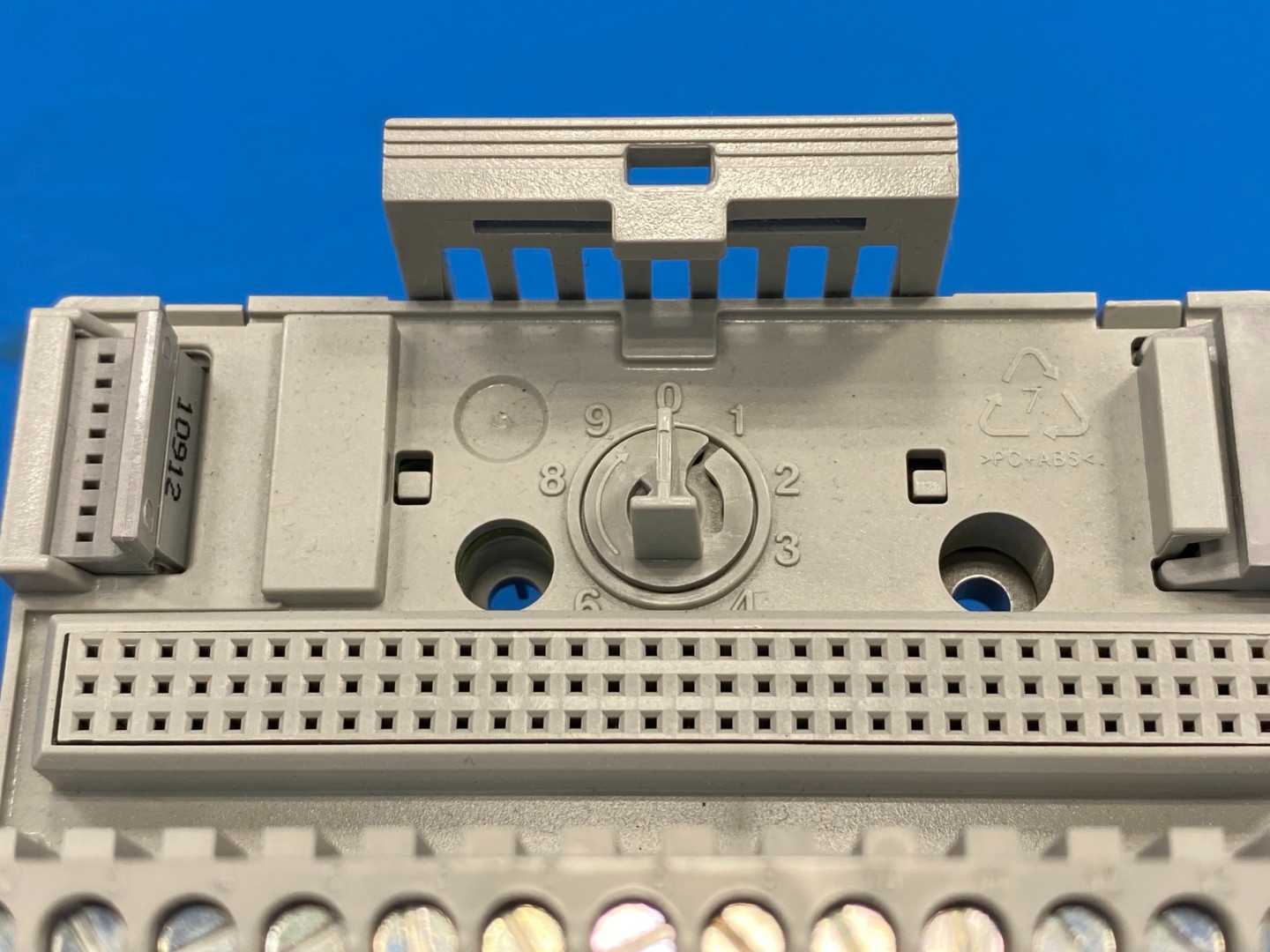 Allen-Bradley 1794-TB32, Series A FLEX I/O Terminal Base 32-I/O Terminals 24VDC