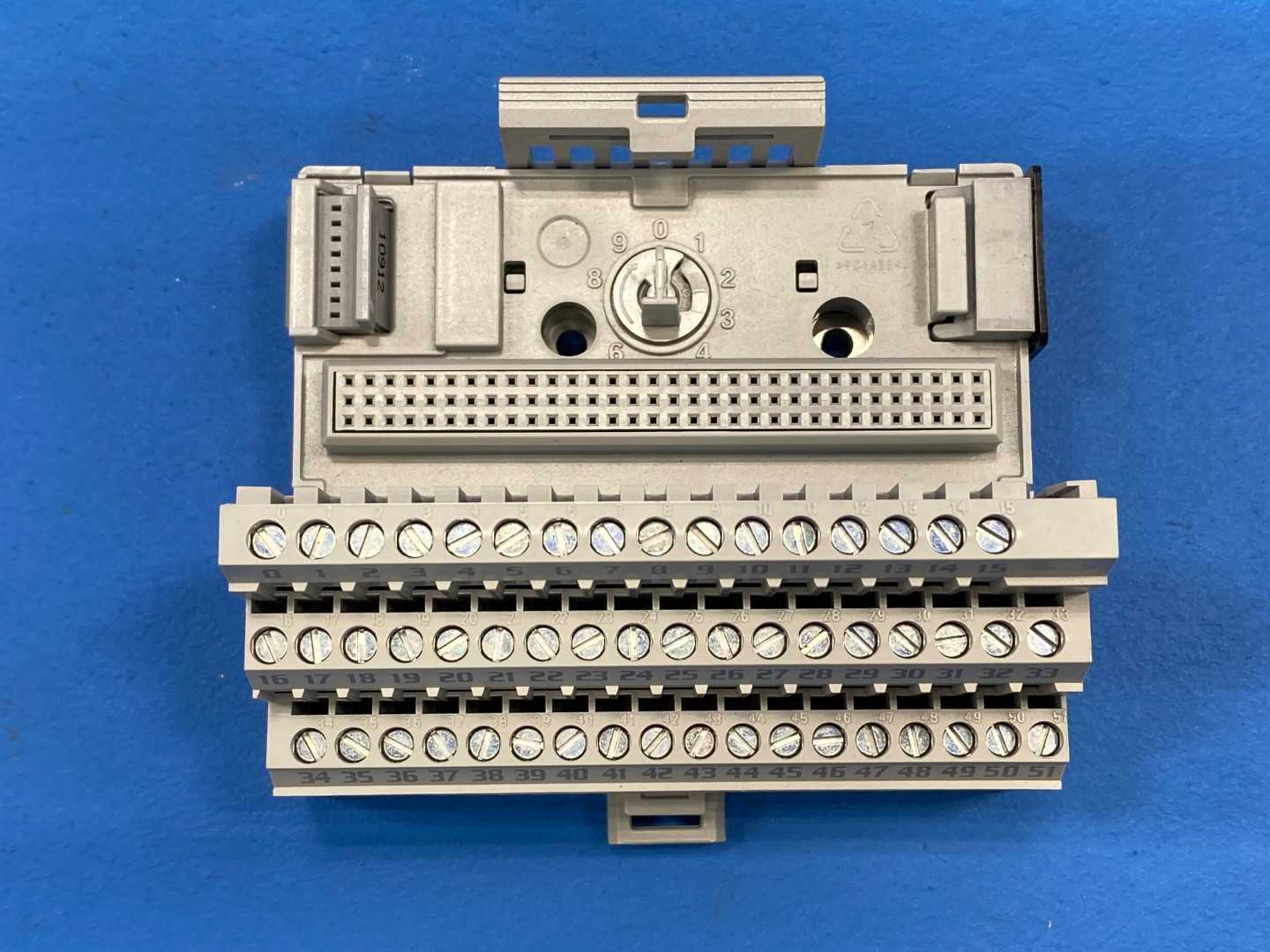 Allen-Bradley 1794-TB32, Series A FLEX I/O Terminal Base 32-I/O Terminals 24VDC