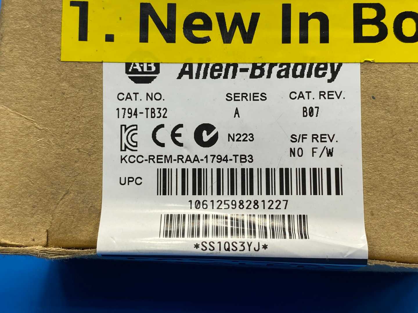 Allen-Bradley 1794-TB32, Series A FLEX I/O Terminal Base 32-I/O Terminals 24VDC
