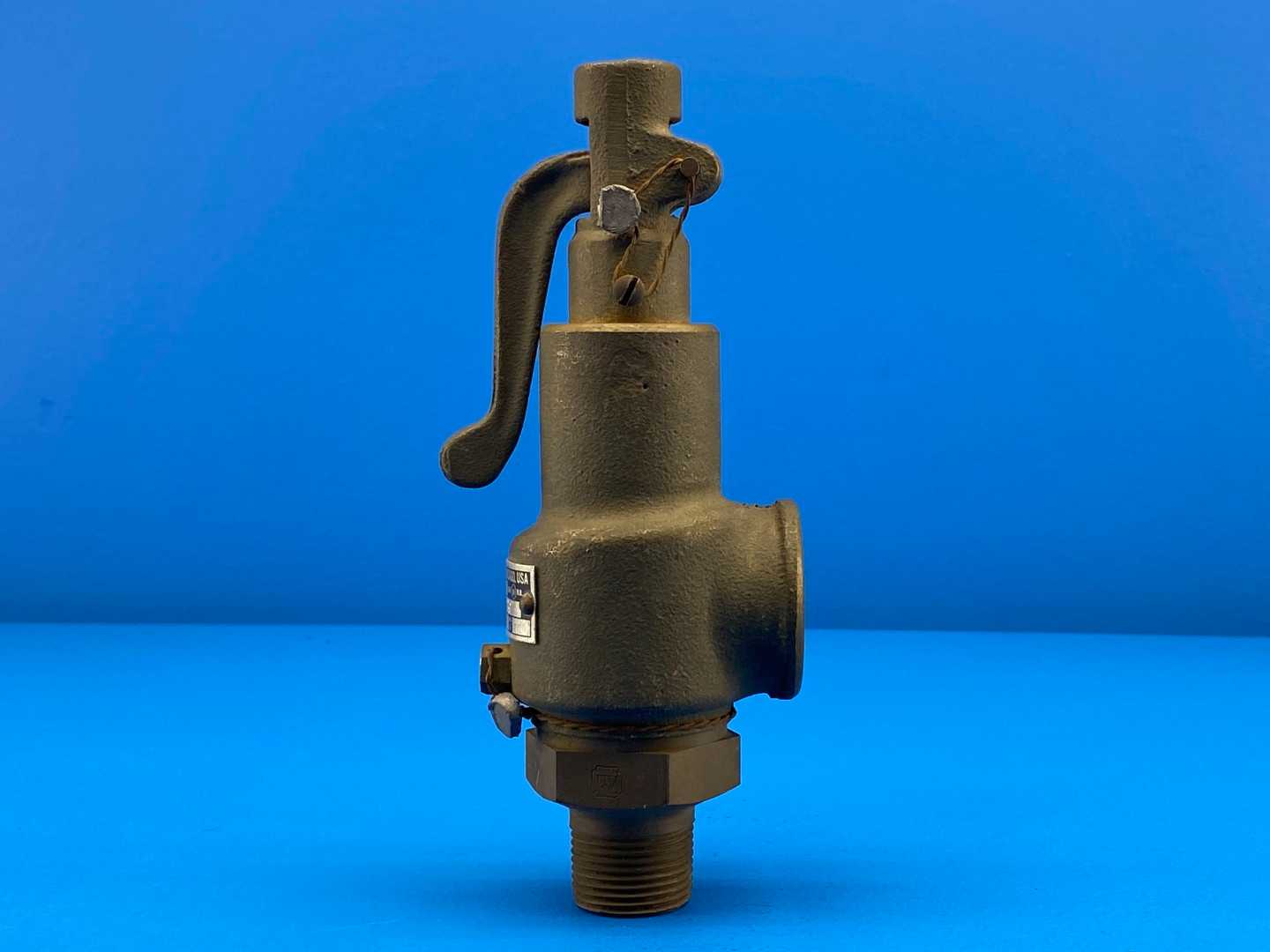 Aquatrol 88 Series 3/4 in. MNPT x FNPT Brass Air/Gas Safety Valve, Lift Lever