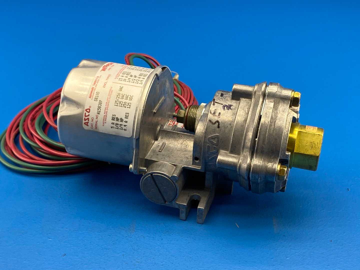 ASCO Tri-Point SB10D, Pressure Switch w/ TG10A21 Pressure Switch Connected; 6-200PSI 125/250V-AC (has Wiring attached)