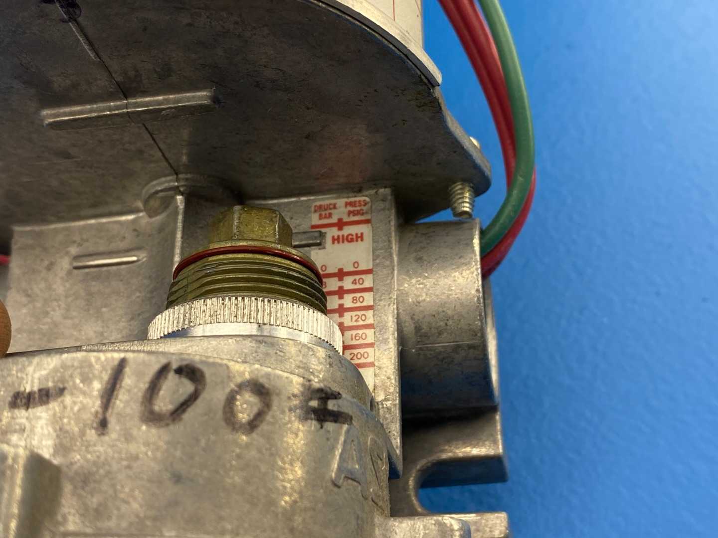 ASCO Tri-Point SB10D, Pressure Switch w/ TG10A21 Pressure Switch Connected; 6-200PSI 125/250V-AC (has Wiring attached)