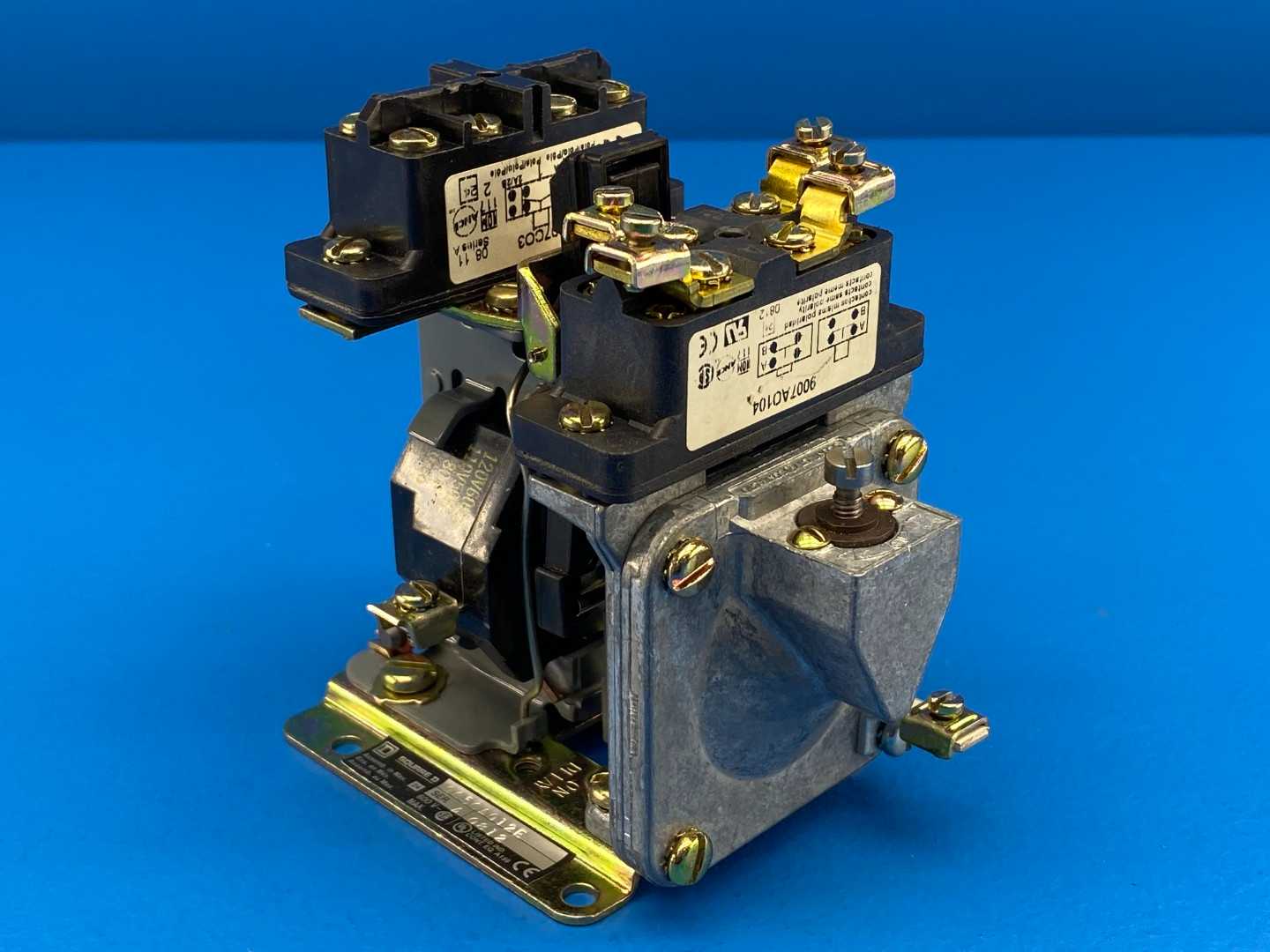 Square D 9050AO12EV02, AC Pneumatic Timing Relay, 120V~60Hz/110V~50Hz