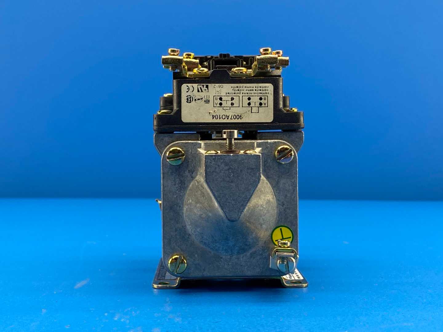 Square D 9050AO12EV02, AC Pneumatic Timing Relay, 120V~60Hz/110V~50Hz