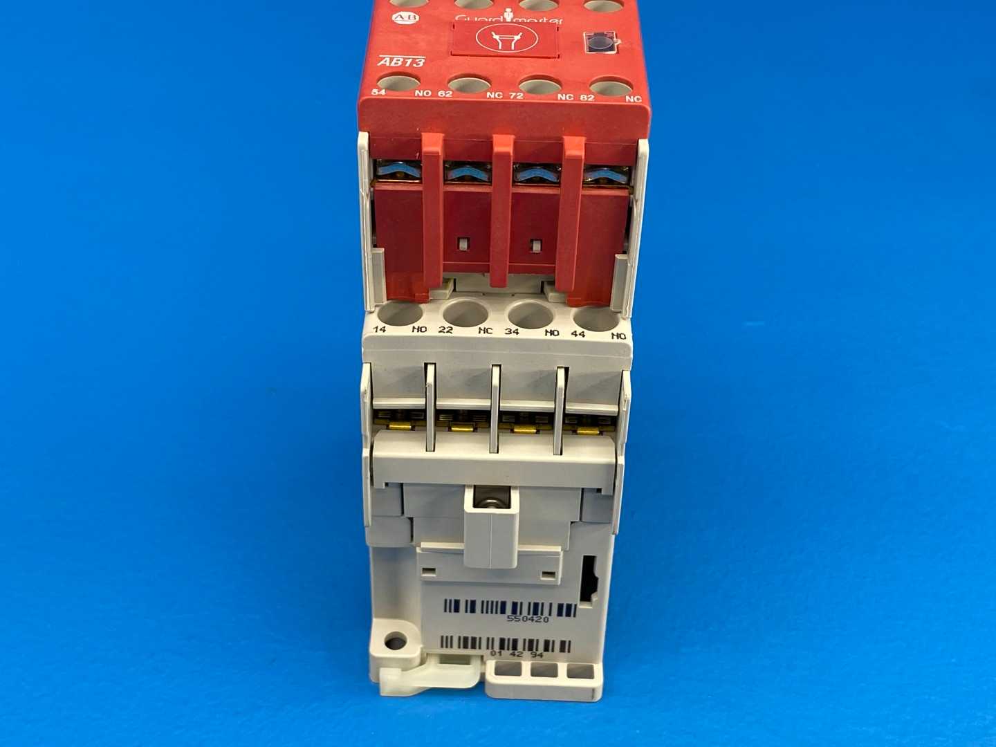 Allen-Bradley, 700S-CF440EJBC, Safety Control Relay.

