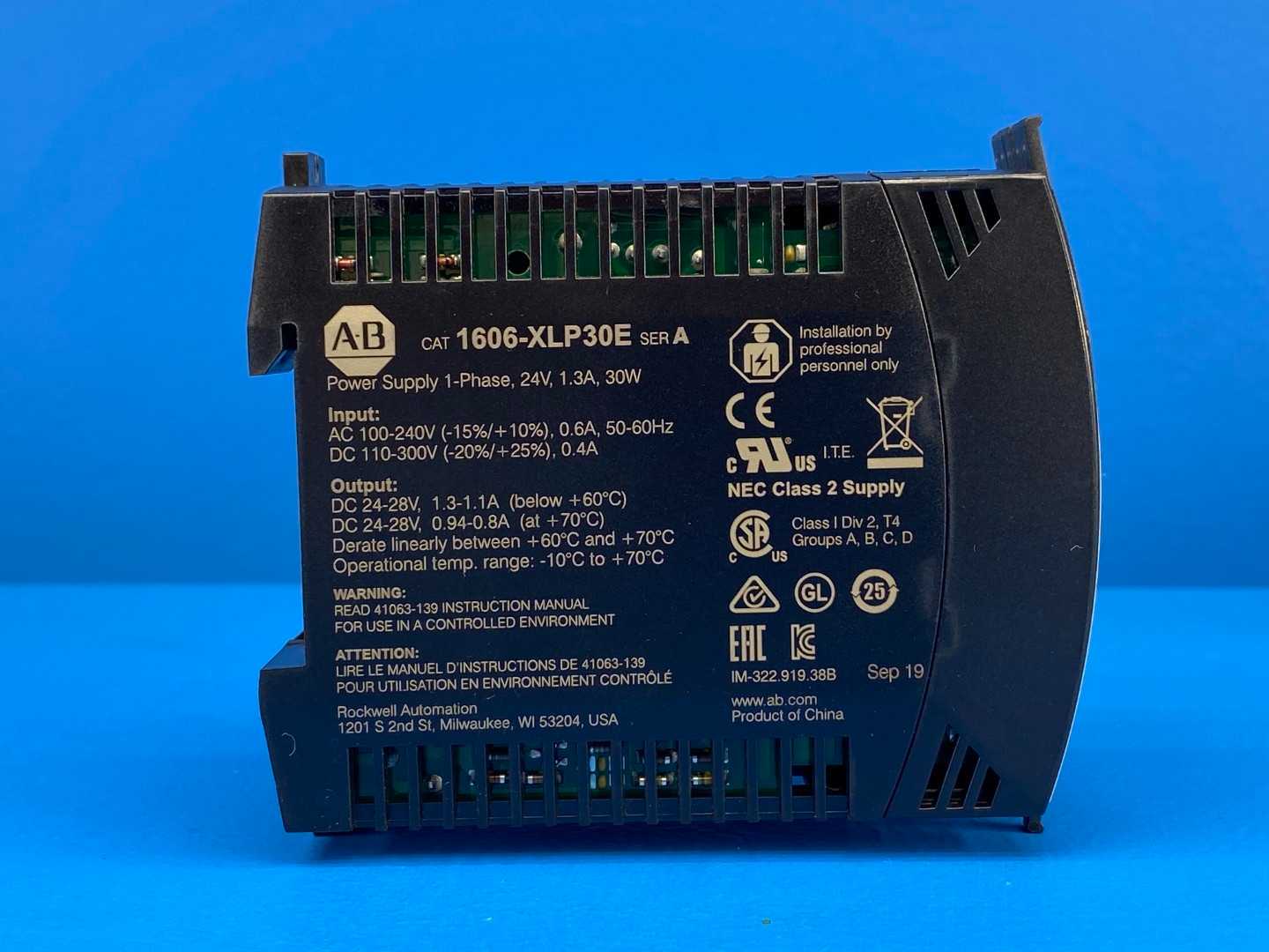 Allen-Bradley, 1606-XLP30E Series A, Compact Switched Mode Power Supply.

