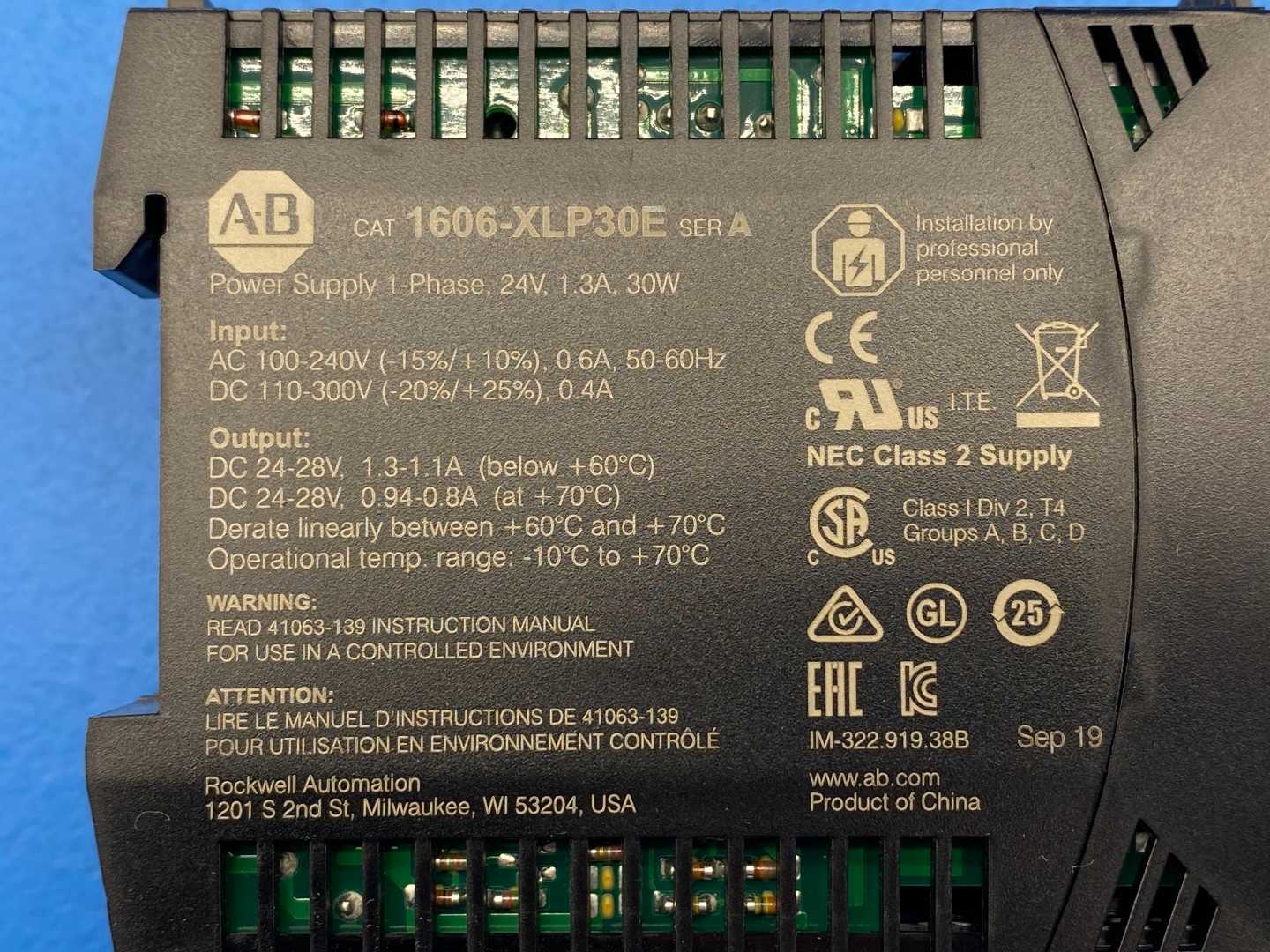 Allen-Bradley, 1606-XLP30E Series A, Compact Switched Mode Power Supply.

