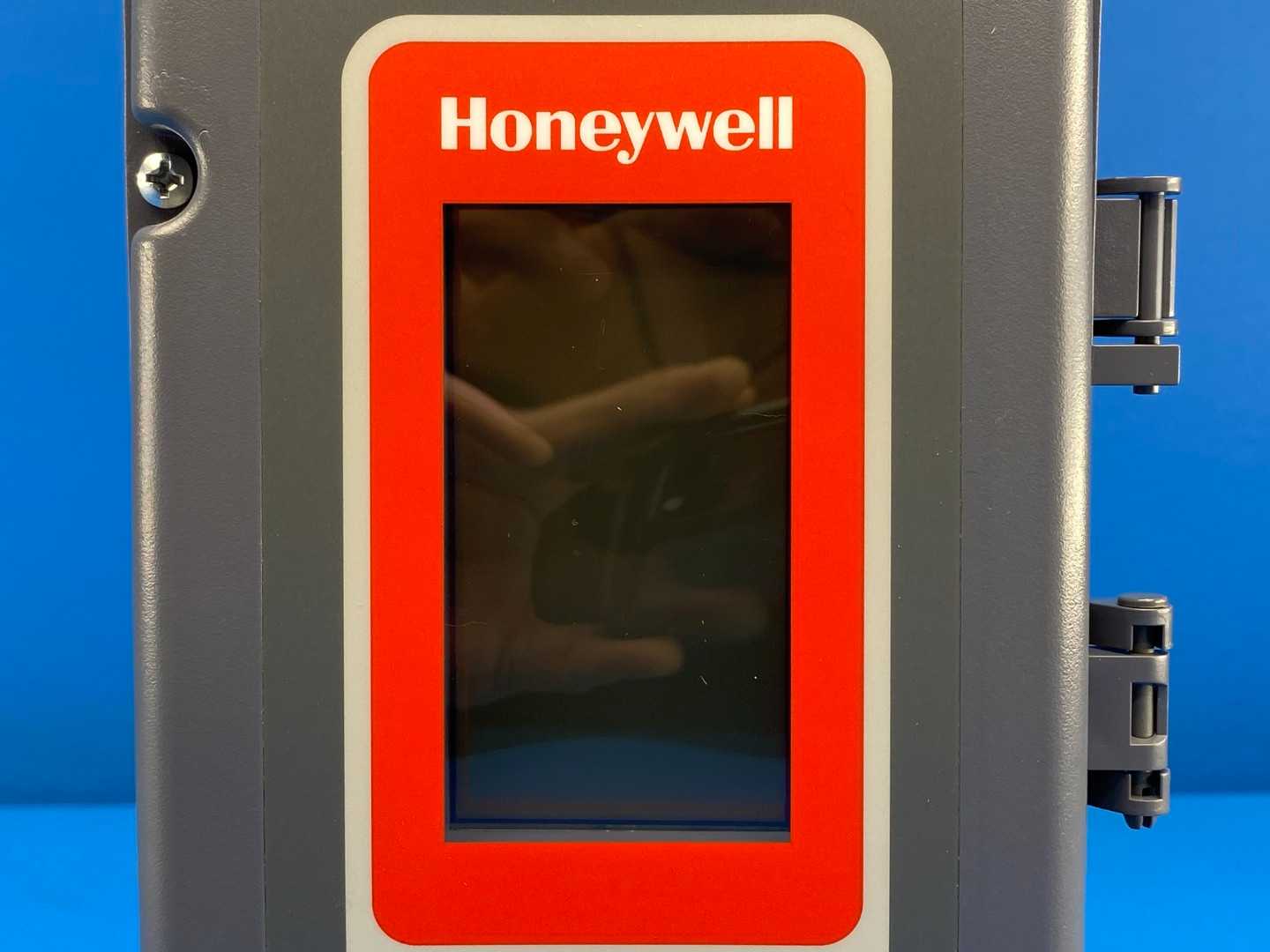 Honeywell T775U2006 Series 200, Electronic Universal Controller Heat or Cool , 24/120/240VAC; 50/60Hz