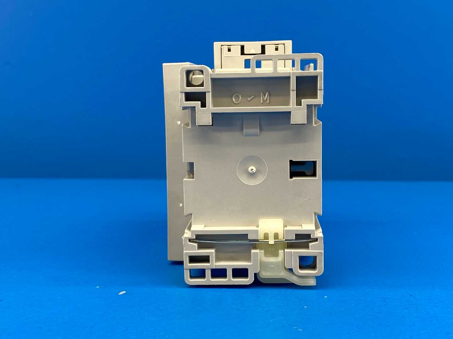 Allen-Bradley, 100-C30D01, IEC Series C Contactor. 3Phase 115/120V 50/60Hz