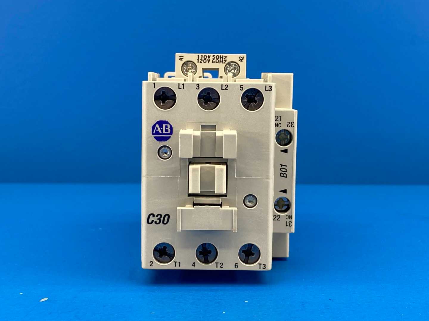Allen-Bradley, 100-C30D01, IEC Series C Contactor. 3Phase 115/120V 50/60Hz