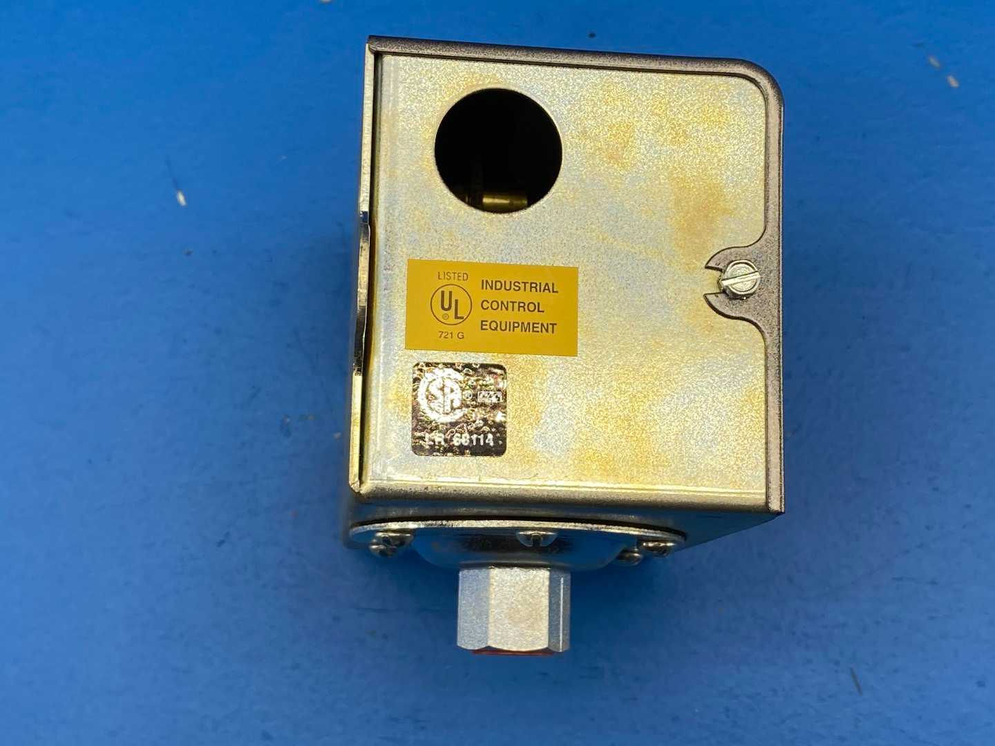 Mercoid Control AP-153-37 Diaphragm-operated adjustable pressure switch