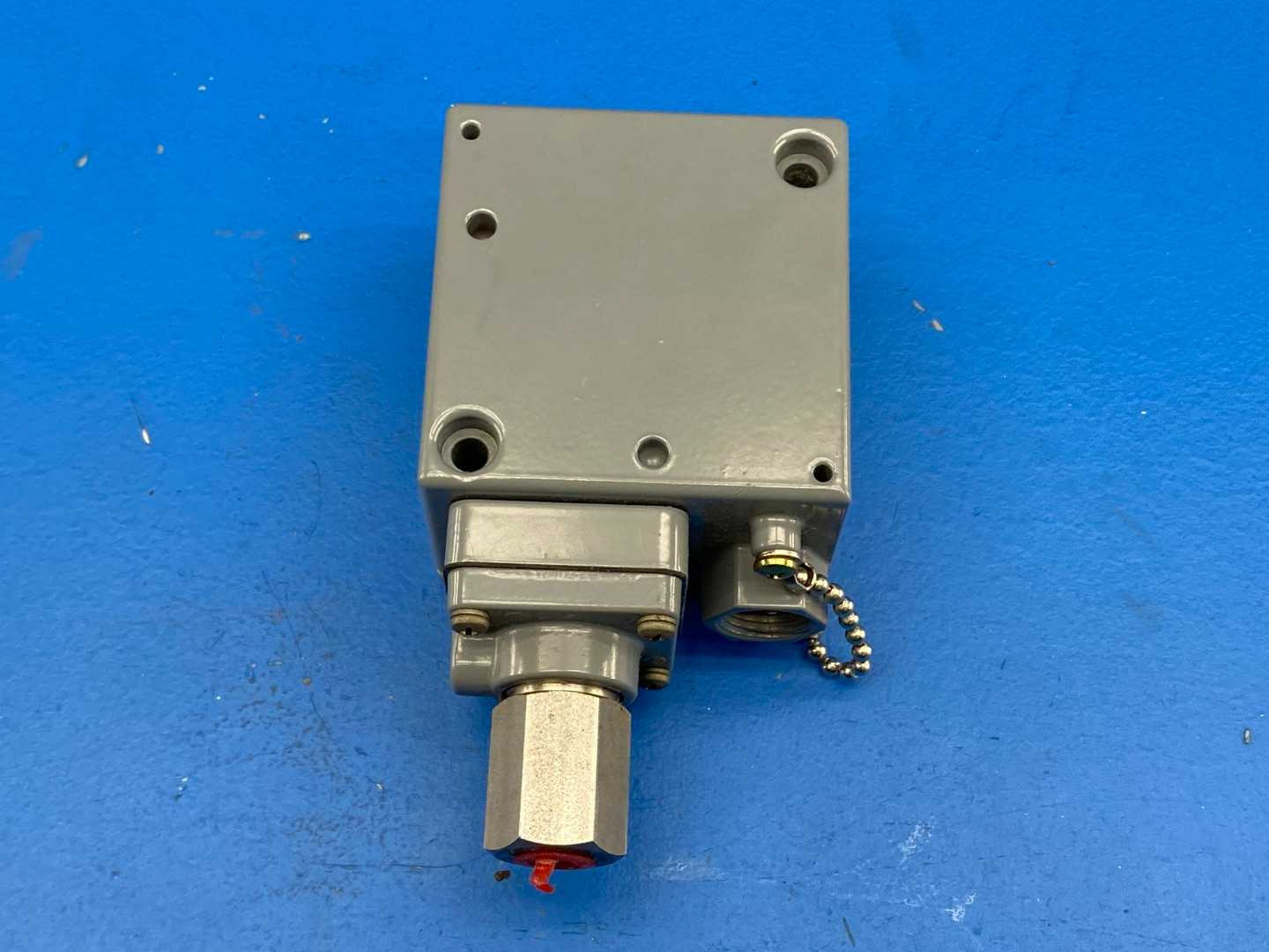 Square D 9012GCW-2 Pressure Switch Serie C