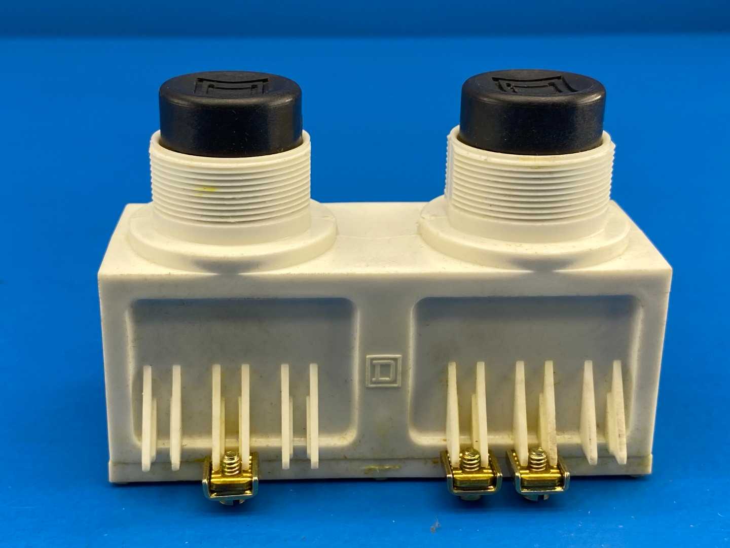 Square D, 9001SKRU2 (52548) 2 Speed Operator Pushbuttons 120/240V 30/15A