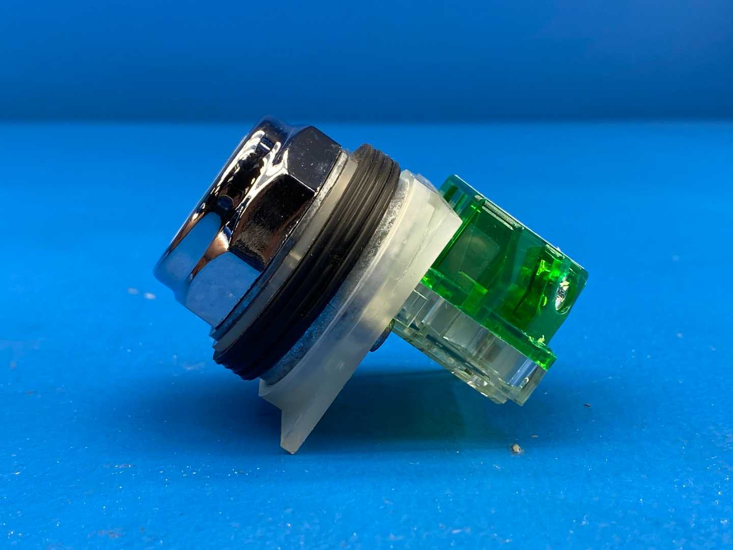 Schneider Electric, 9001KR1GH5, Pushbutton Switch, 600V AC / 10A / 30mm / Green / Spring Return / 1 NO Contact 
