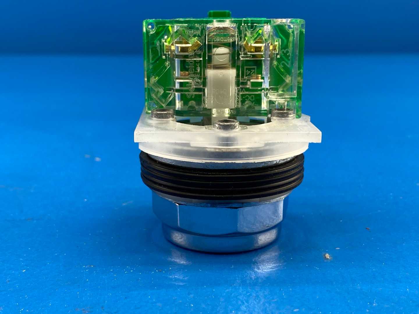 Schneider Electric, 9001KR1GH5, Pushbutton Switch, 600V AC / 10A / 30mm / Green / Spring Return / 1 NO Contact 
