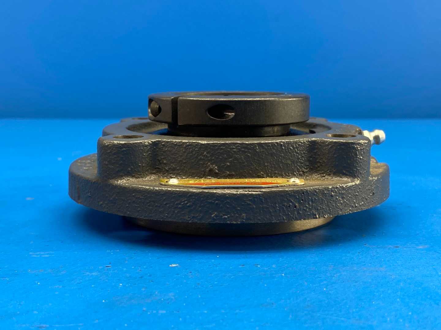 Sealmaster, SFC-24T, 1-1/2" Gold Line 4-bolt flange mounted ball bearing (concentric-lock)