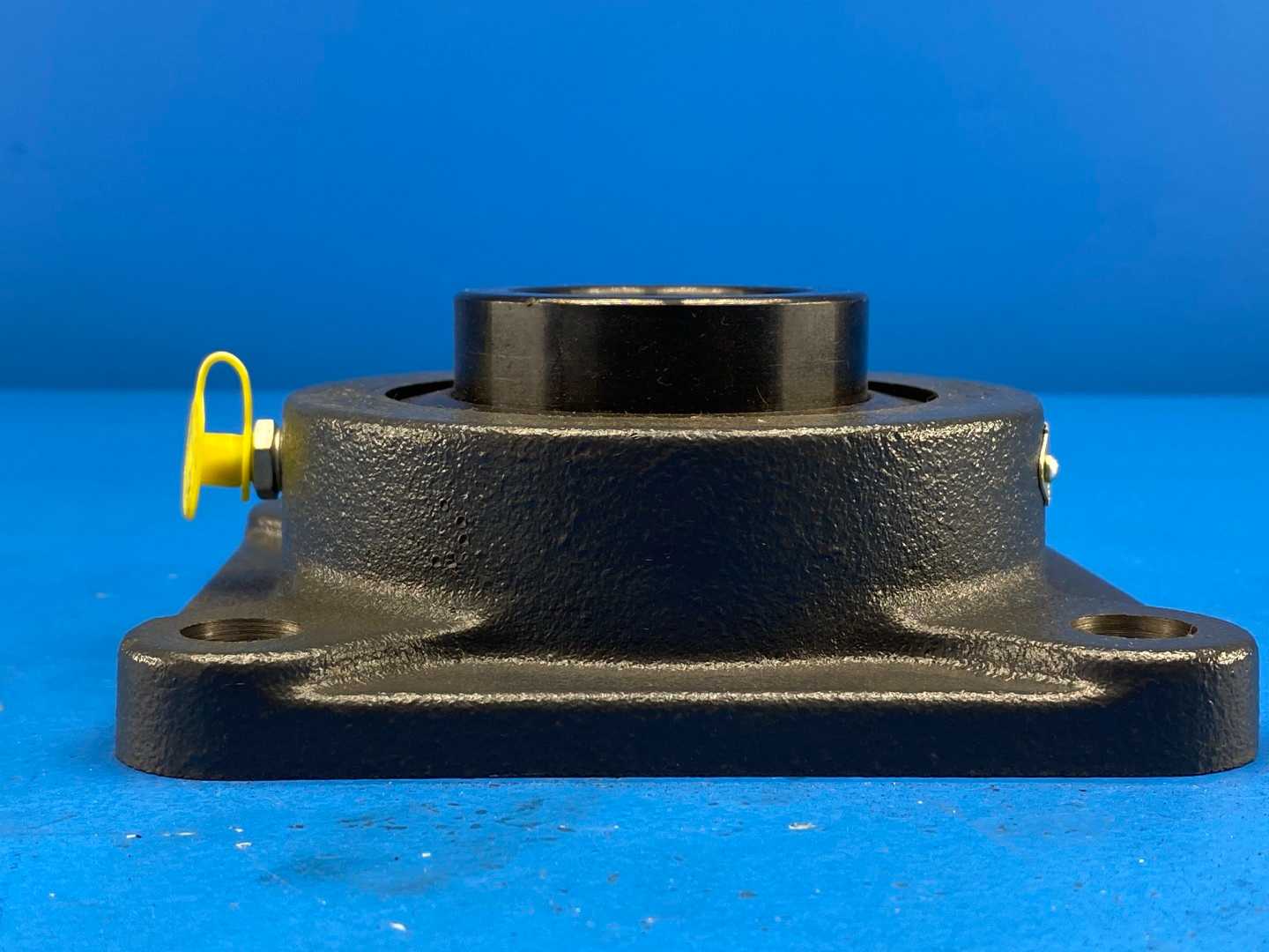 Seal Master, MSF-27, Flange-Mount Ball Bearing Unit, 1-11/16" bore / 4-bolt flange / set screw locking