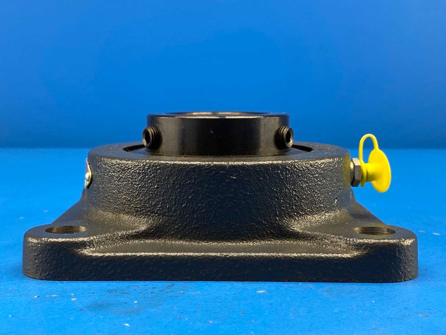 Seal Master, MSF-27, Flange-Mount Ball Bearing Unit, 1-11/16" bore / 4-bolt flange / set screw locking