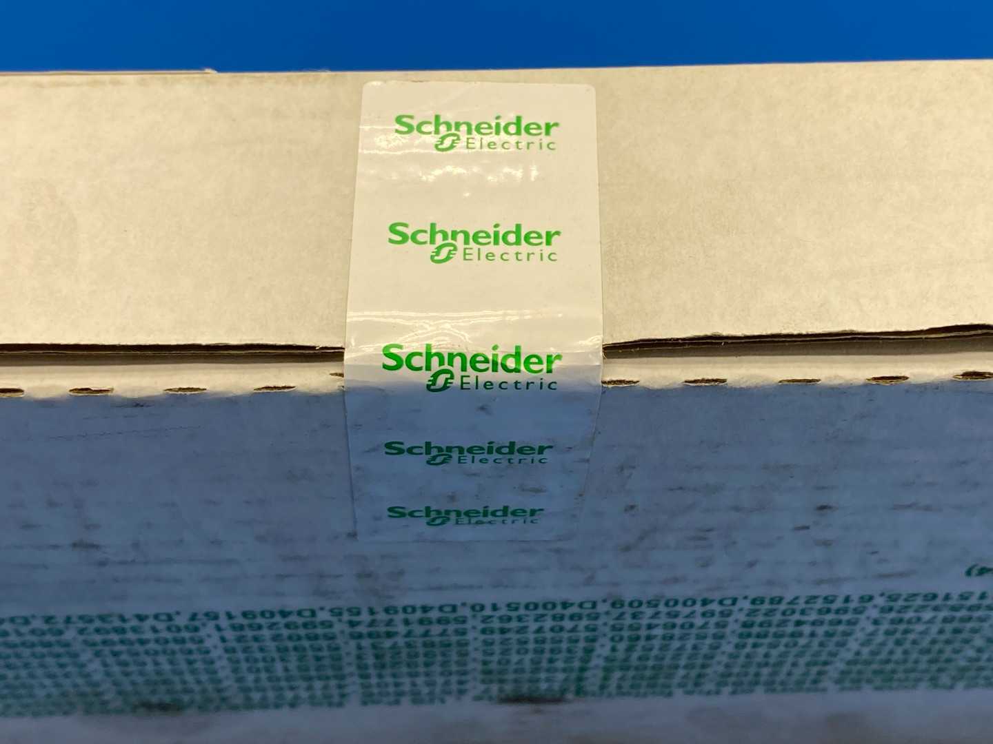 Schneider Electric 140DDI35300 Modicon Discrete DC Input Module 24V 4X8 Sink