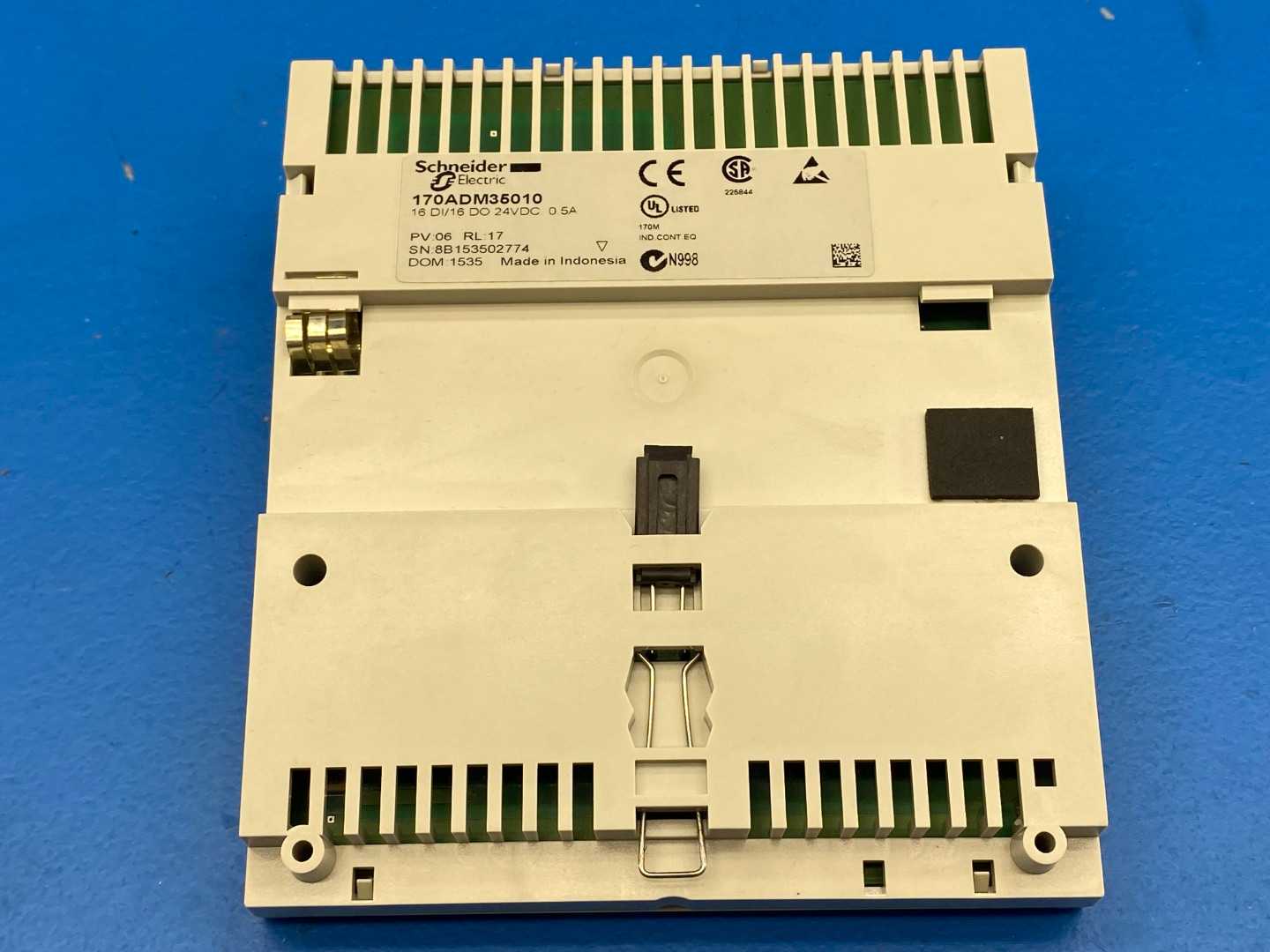 Schneider Electric 170ADM35010 Discrete I/O Module Modicon 16DI/16 DO 24VDC 0.5A PV:06 RL:17
