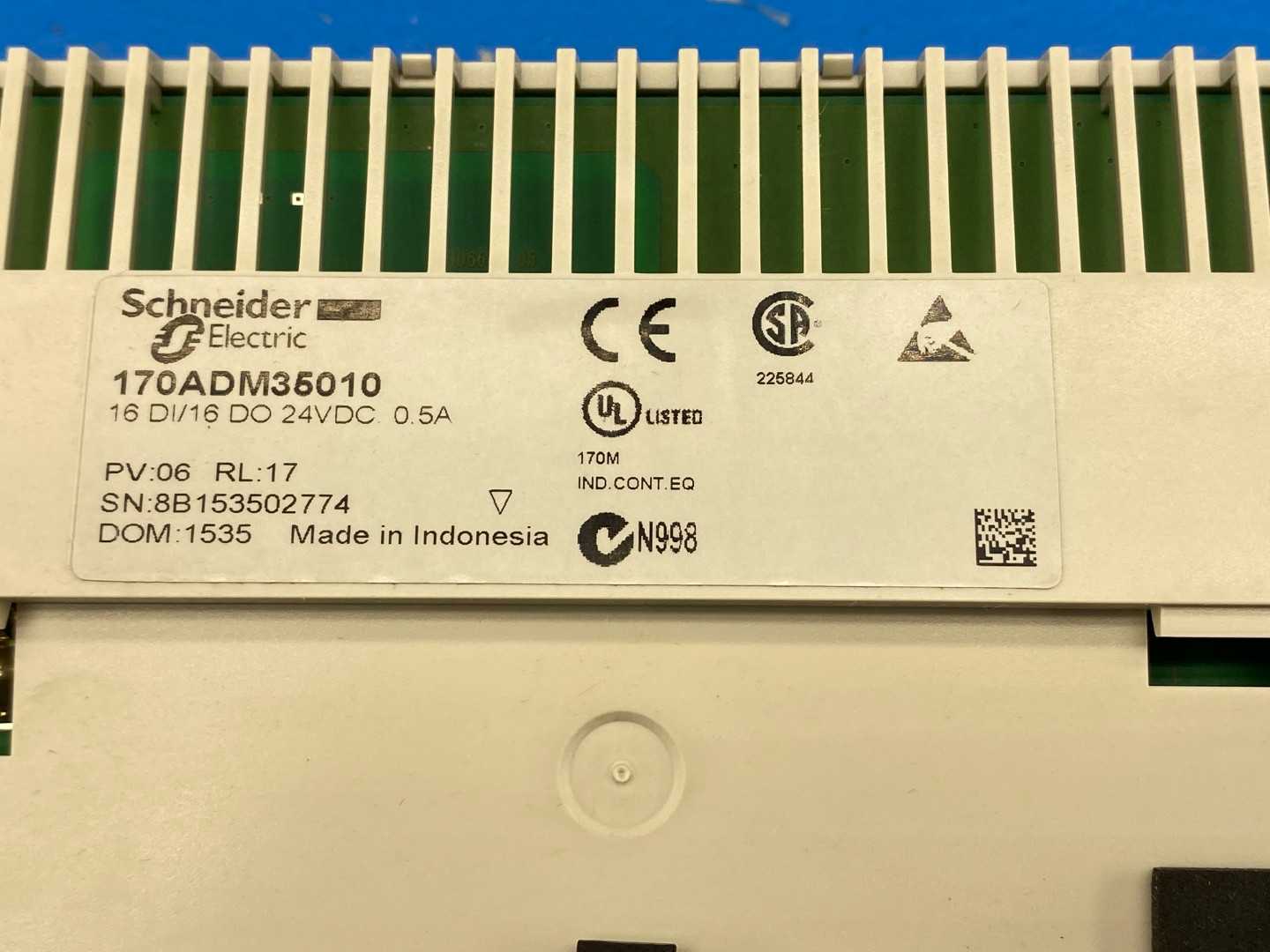 Schneider Electric 170ADM35010 Discrete I/O Module Modicon 16DI/16 DO 24VDC 0.5A PV:06 RL:17