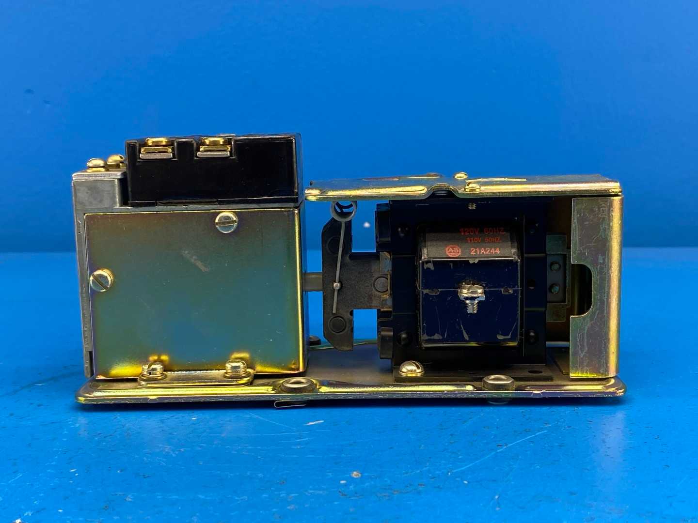Allen-Bradley 849-Z0D32 Pneumatic Timing Relay Series B 110V/120V NEMA A600