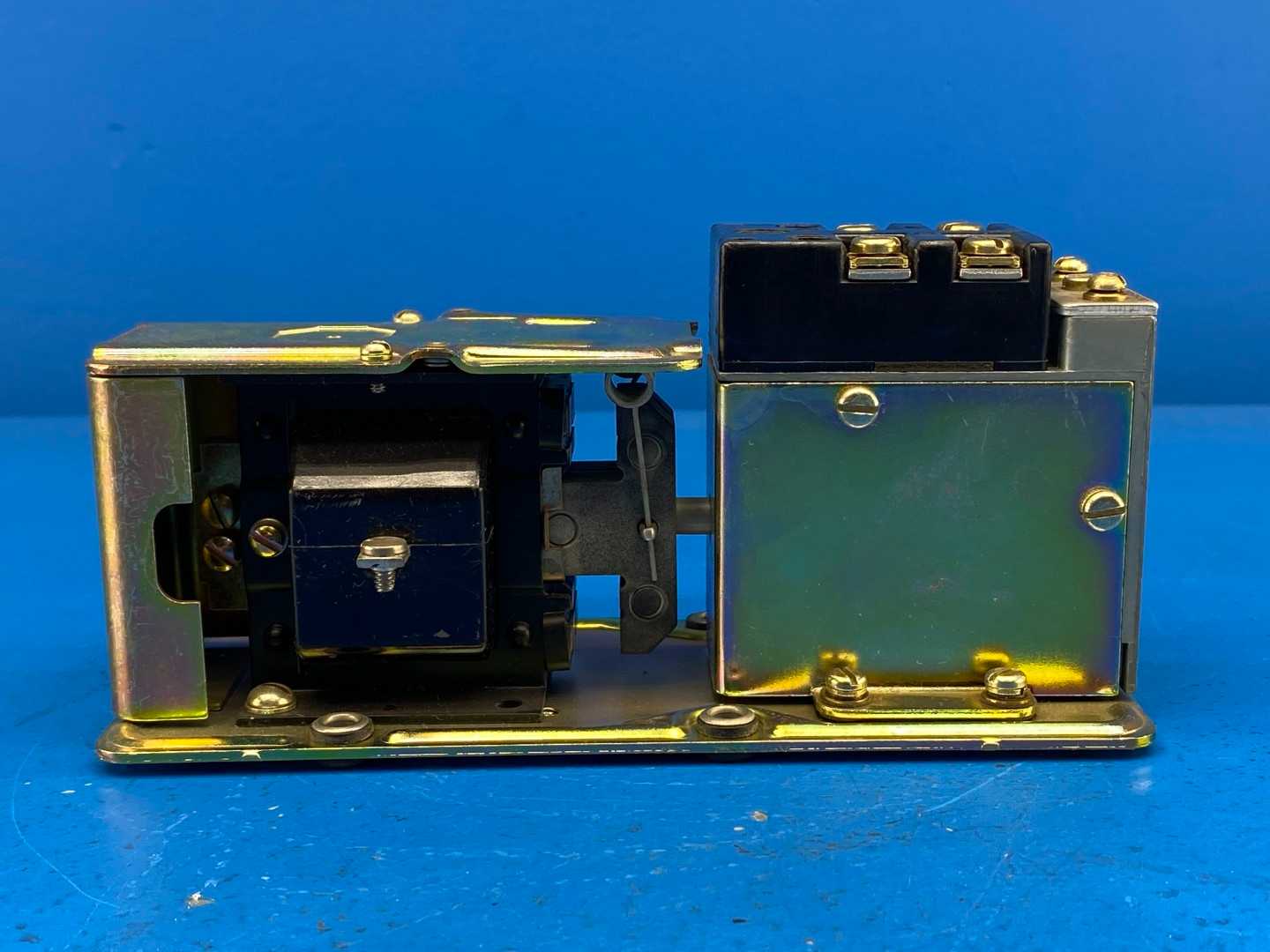 Allen-Bradley 849-Z0D32 Pneumatic Timing Relay Series B 110V/120V NEMA A600