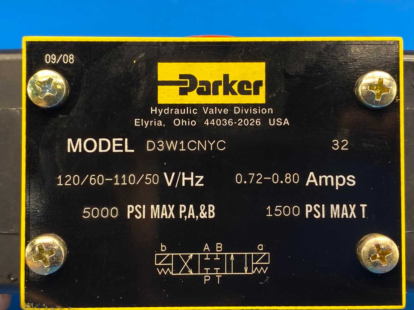 Parker D3W1CNYC-32 Hydraulic Directional Control Valve 5000PSI MAX Ports A&B 1500PSI MAX Tankl