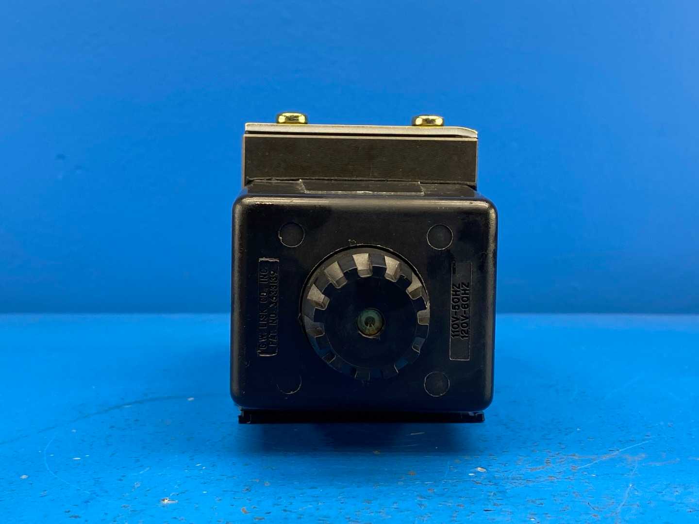 Parker D3W1CNYC-32 Hydraulic Directional Control Valve 5000PSI MAX Ports A&B 1500PSI MAX Tankl