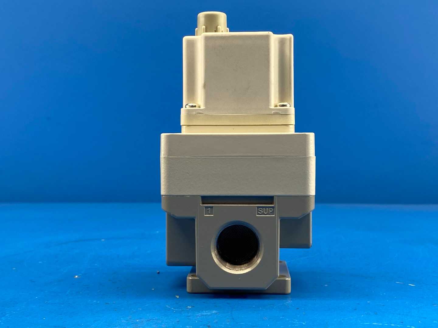 SMC ITV3050-01N4BL4 Electro-Pneumatic Regulator ITV3000 130PSI 24VDC