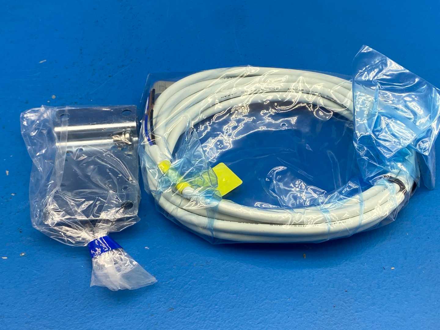 SMC ITV3050-01N4BL4 Electro-Pneumatic Regulator ITV3000 130PSI 24VDC