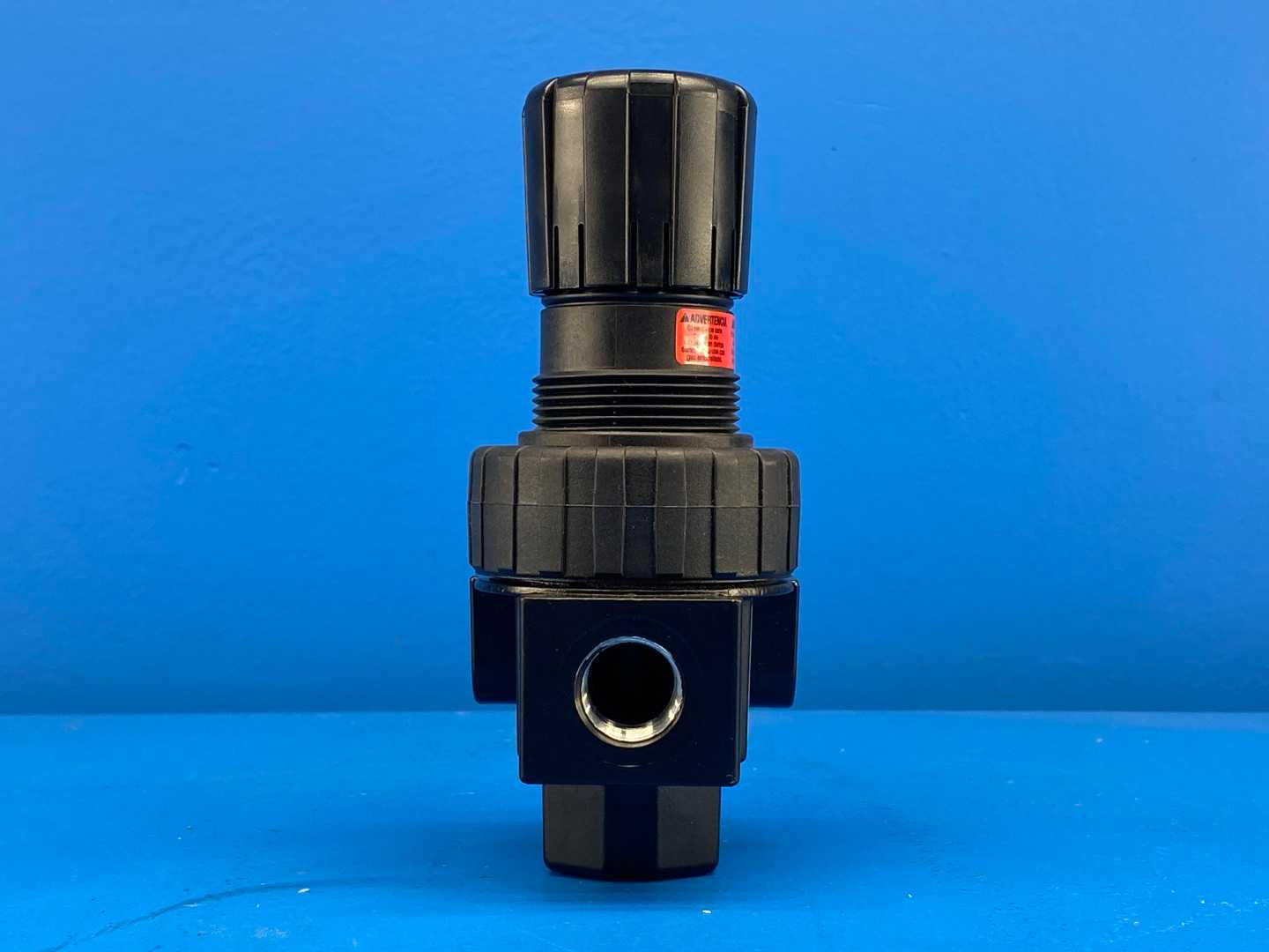 Parker 07R318AC, 1/2" Regulator (Missing Gauge)