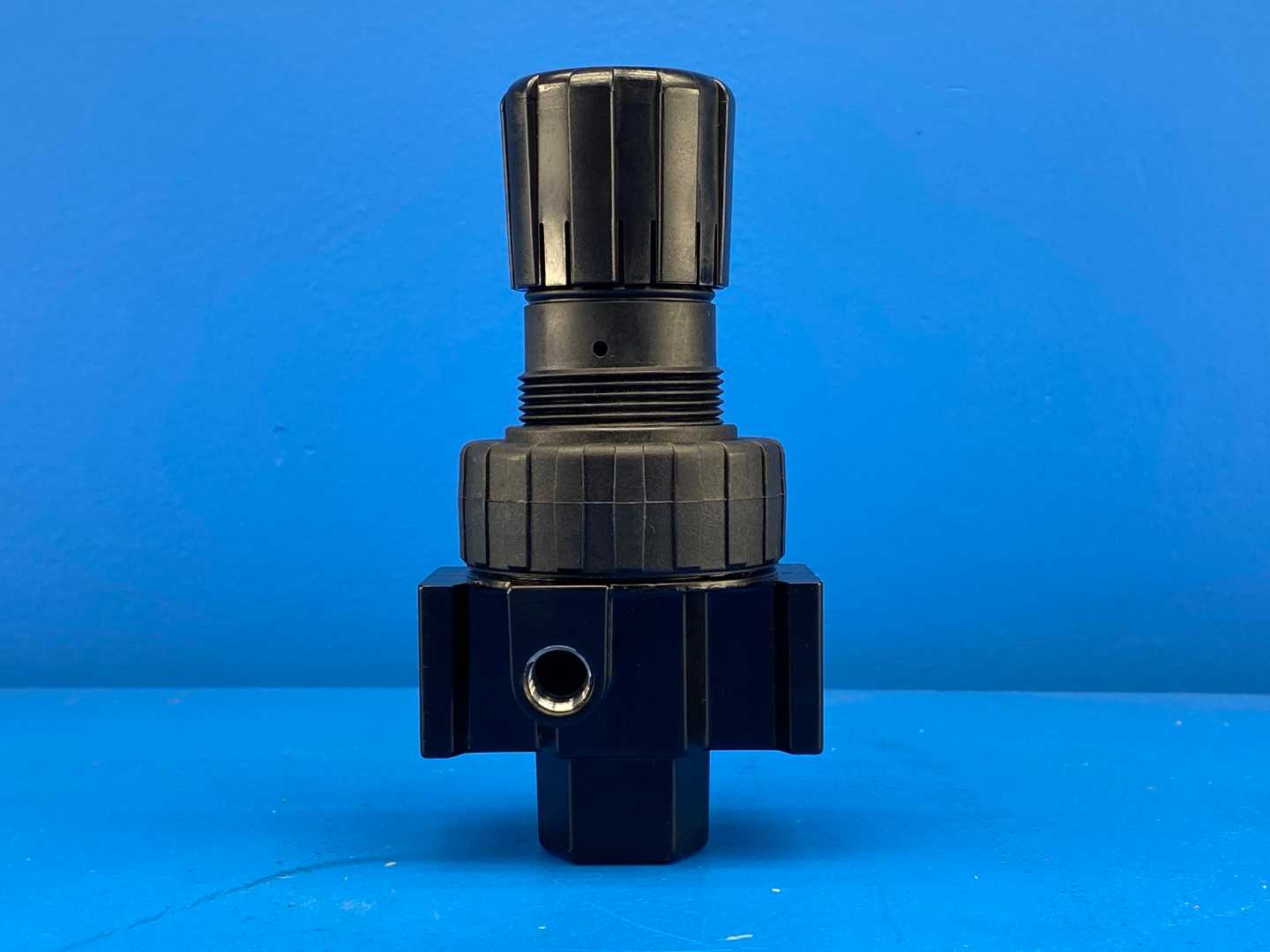 Parker 07R318AC, 1/2" Regulator (Missing Gauge)