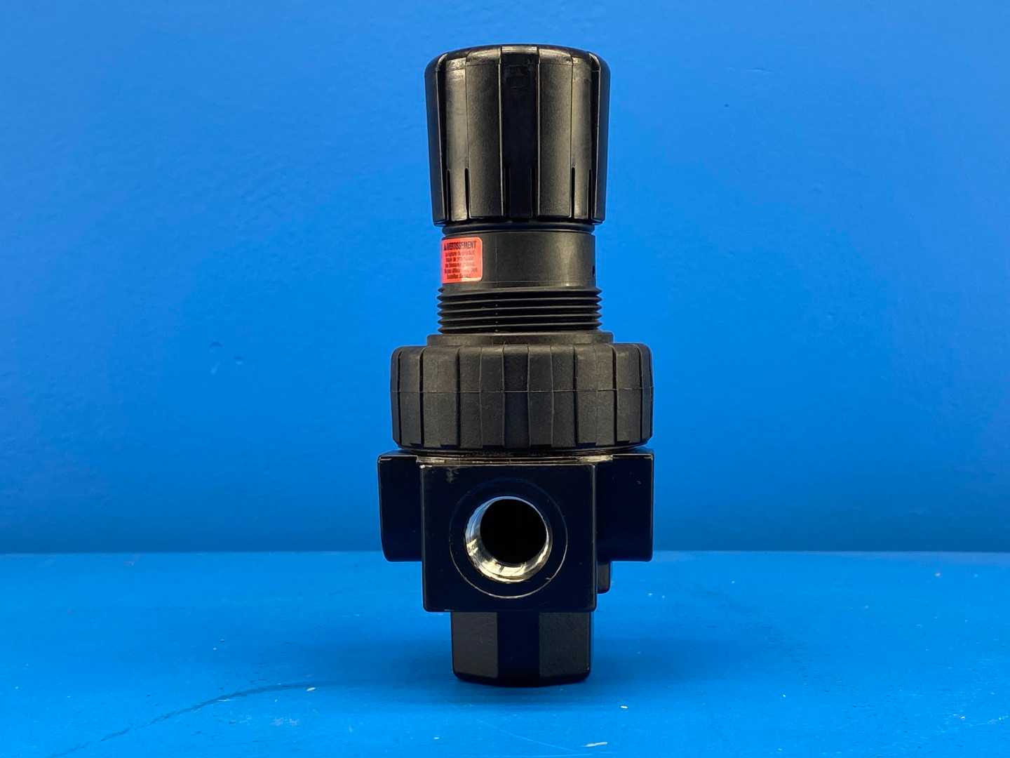 Parker 07R318AC, 1/2" Regulator (Missing Gauge)