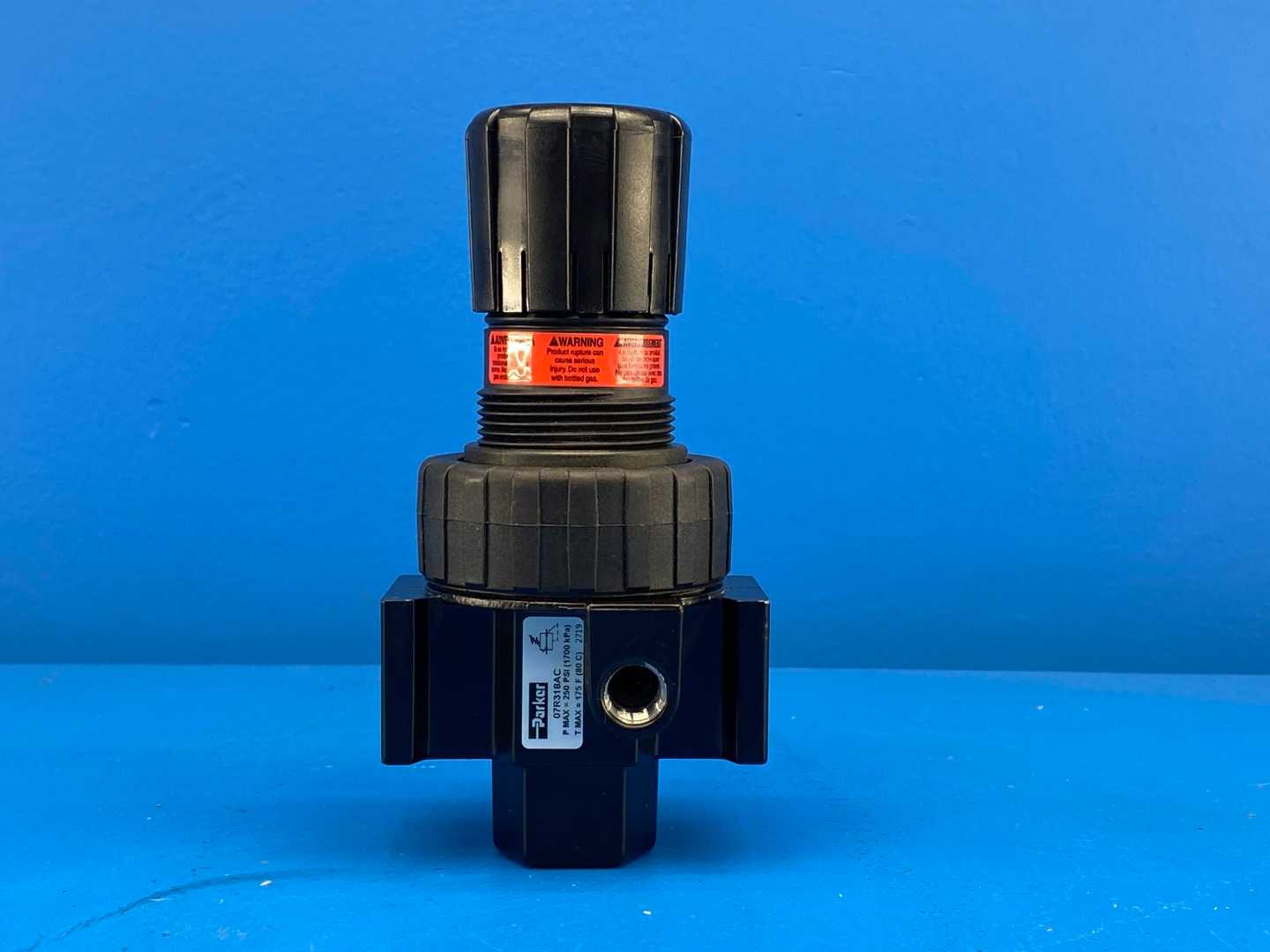 Parker 07R318AC, 1/2" Regulator (Missing Gauge)