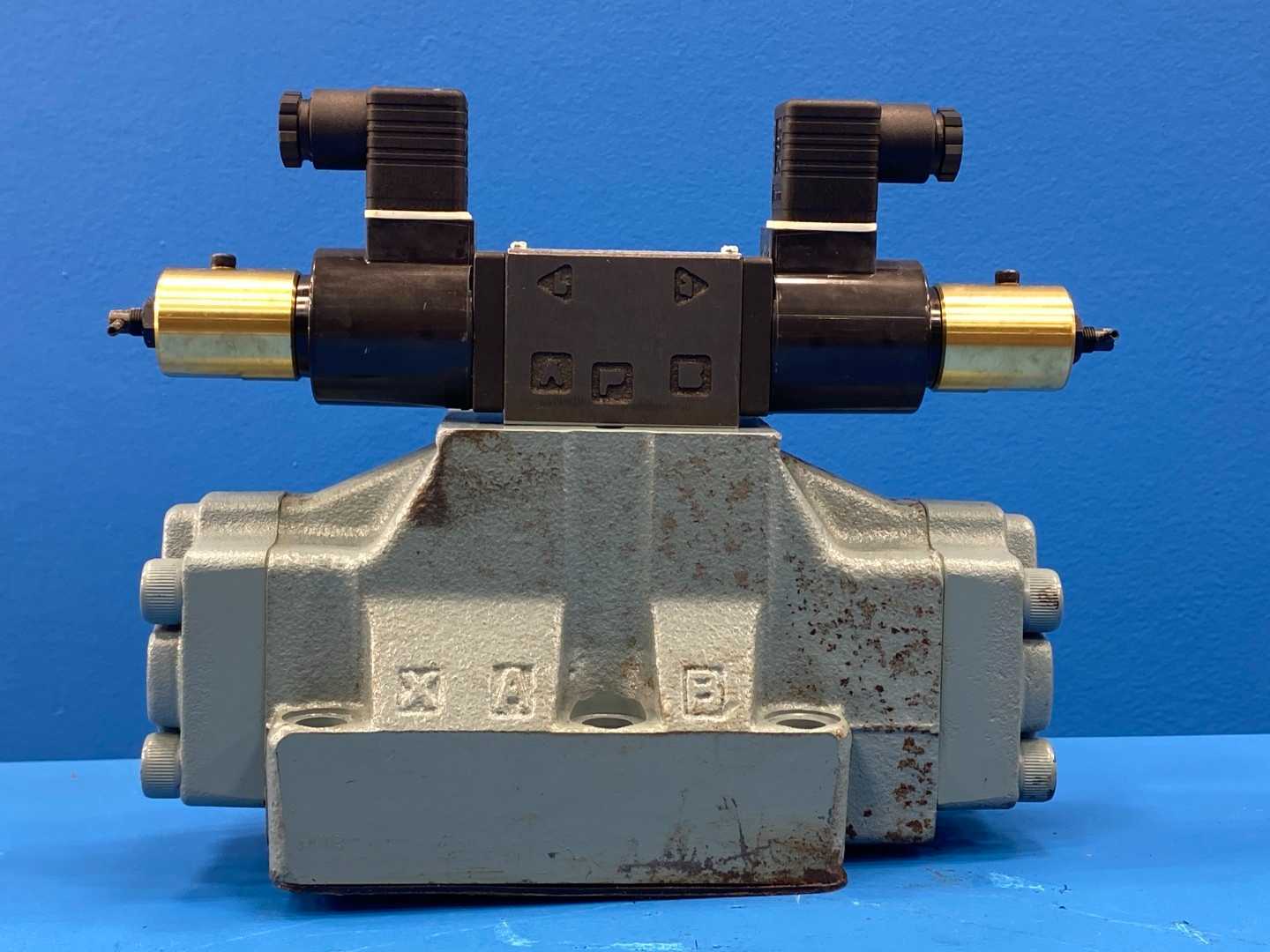 Nachi ESD-G06-C5125-A-E13 Electro-hydraulic Proportional Directional and Flow Control Valve