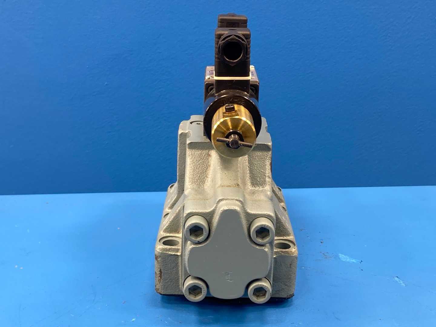 Nachi ESD-G06-C5125-A-E13 Electro-hydraulic Proportional Directional and Flow Control Valve