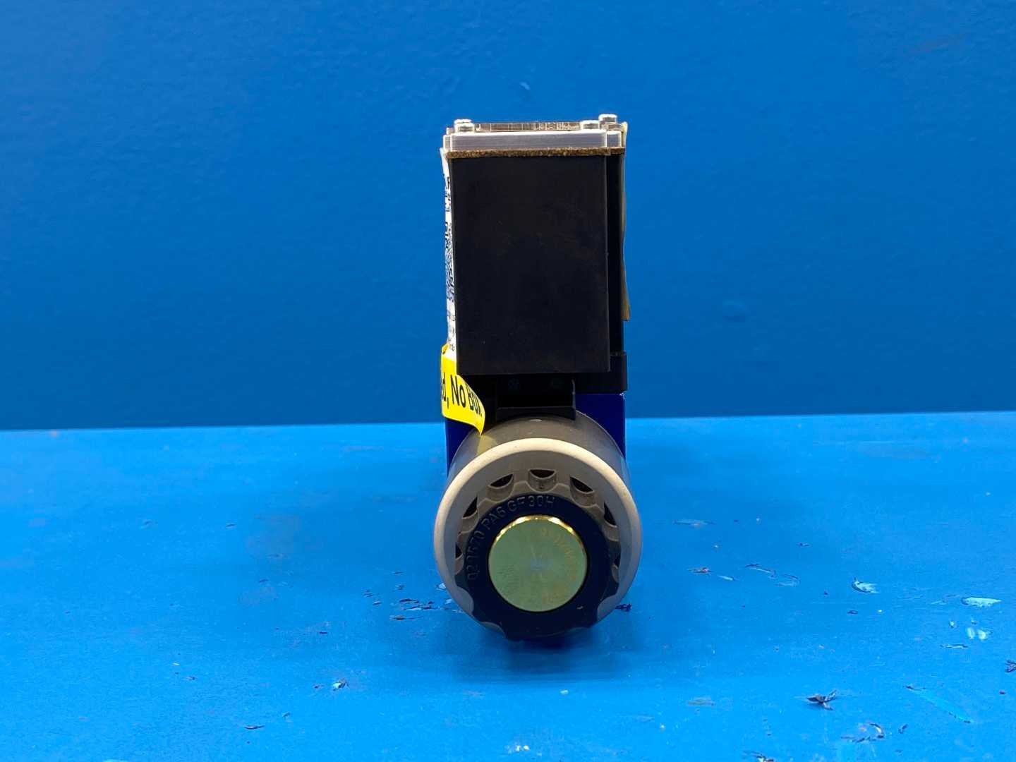 Rexroth R900923000, 4WREE 6 WO8-24/G24K31/A1V, Hydraulic Control Valve