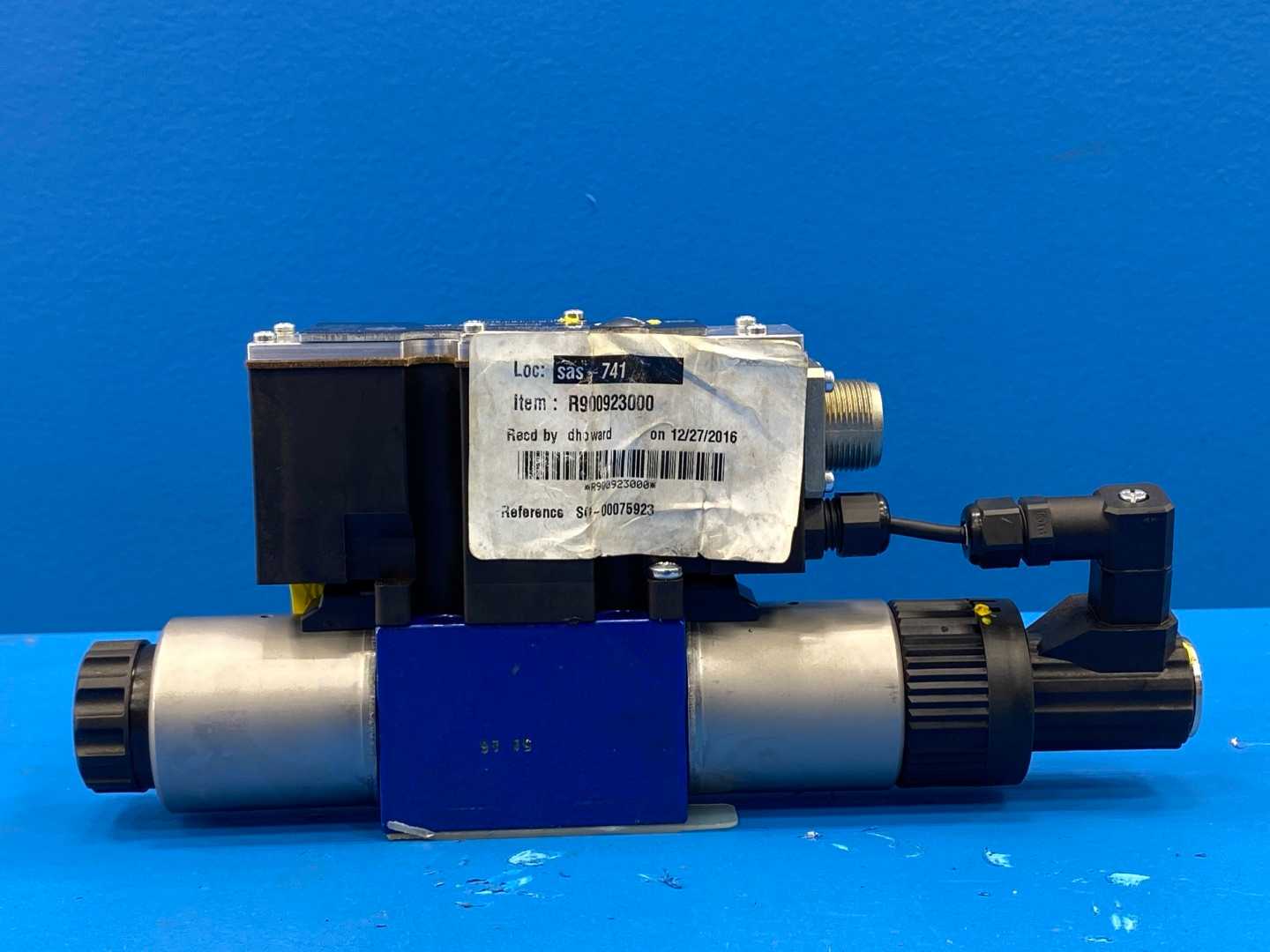 Rexroth R900923000, 4WREE 6 WO8-24/G24K31/A1V, Hydraulic Control Valve