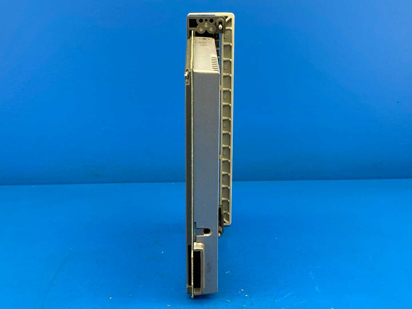 Schneider Automatic AS-B824-016 Modicon, 800 I/O 24VDC TRU HI OUT 16PT
