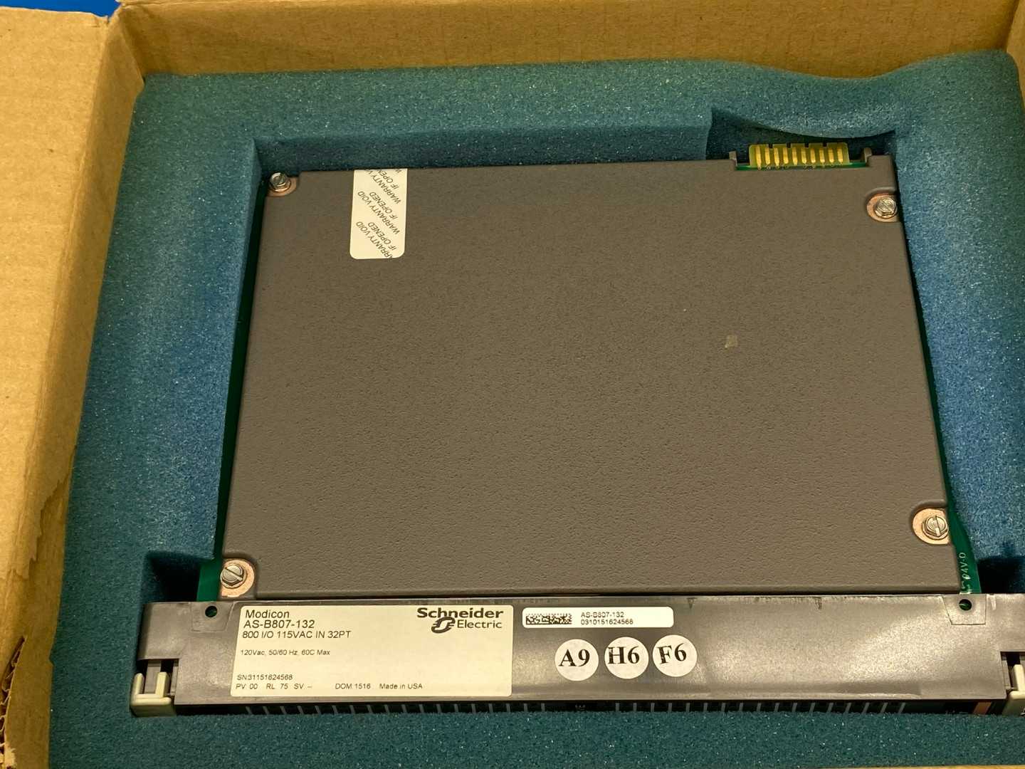 Schneider Electric- Modicon AS-B807-132, 800 I/O 155VAC IN 32PT Input Module PV:00 RL:75 SV:--