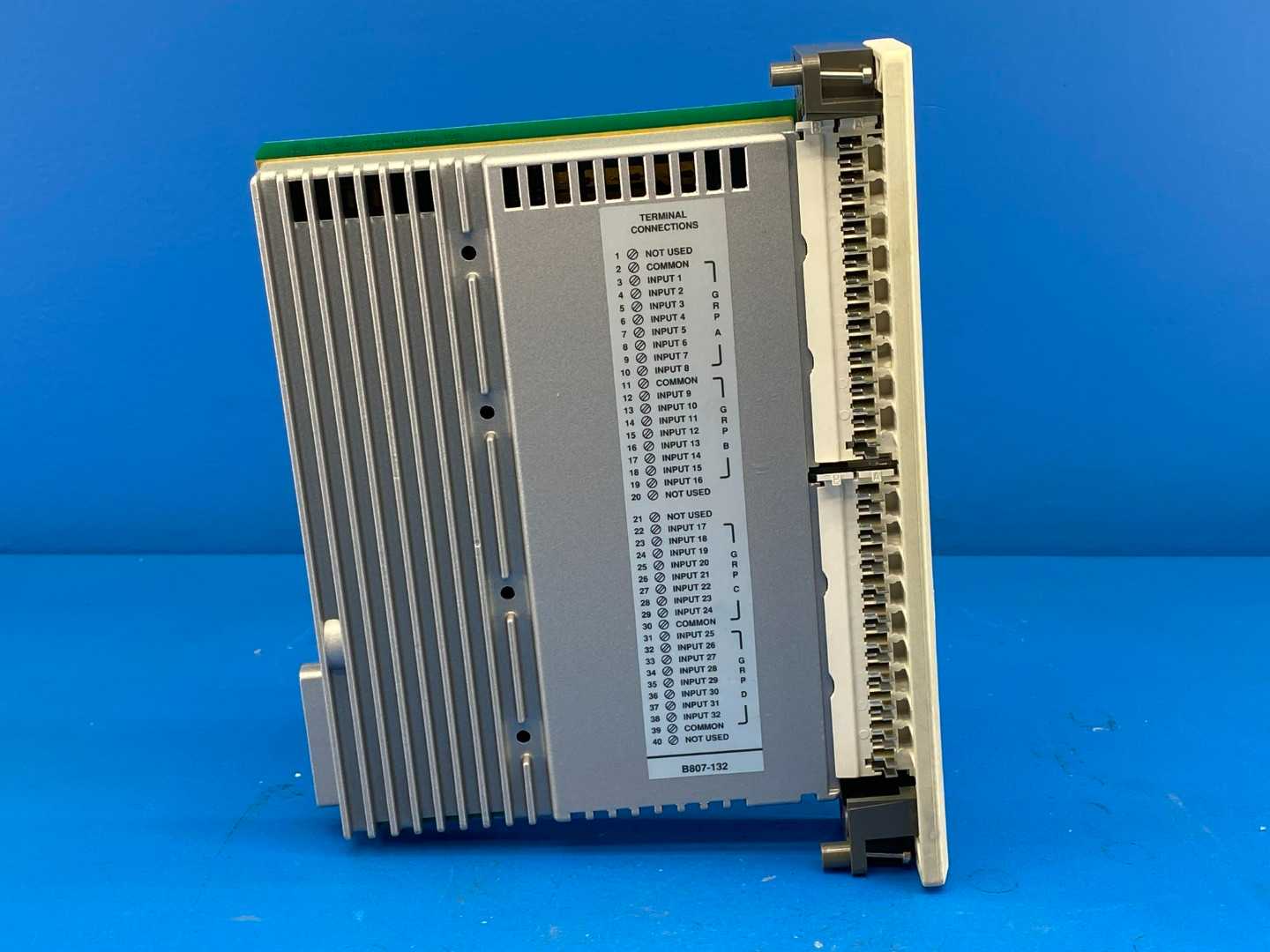 Schneider Electric- Modicon AS-B807-132, 800 I/O 155VAC IN 32PT Input Module PV:00 RL:75 SV:--