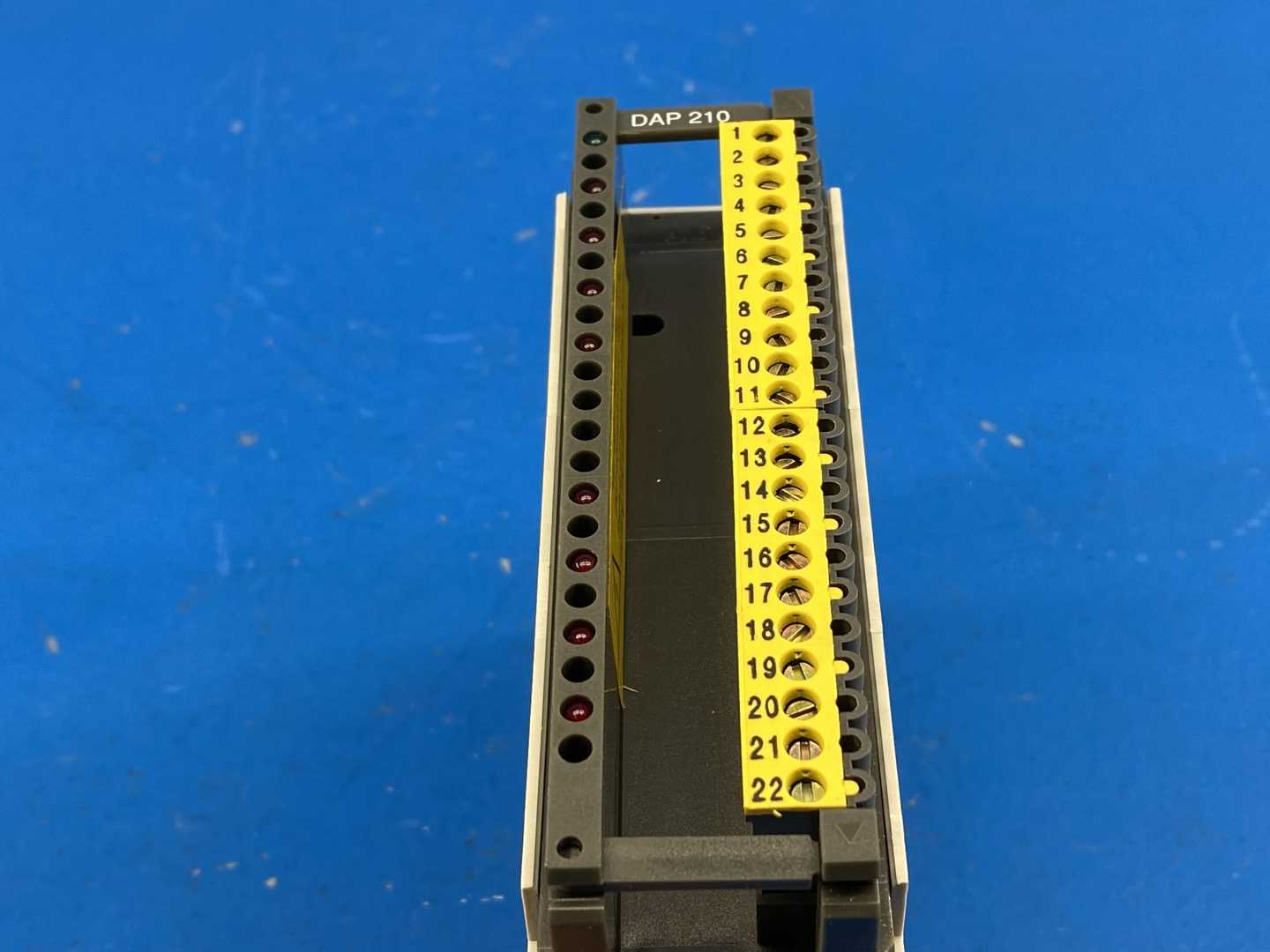 Schneider Automation TSX Compact DAP210 / AS-BDAP-210 Discrete Output Module