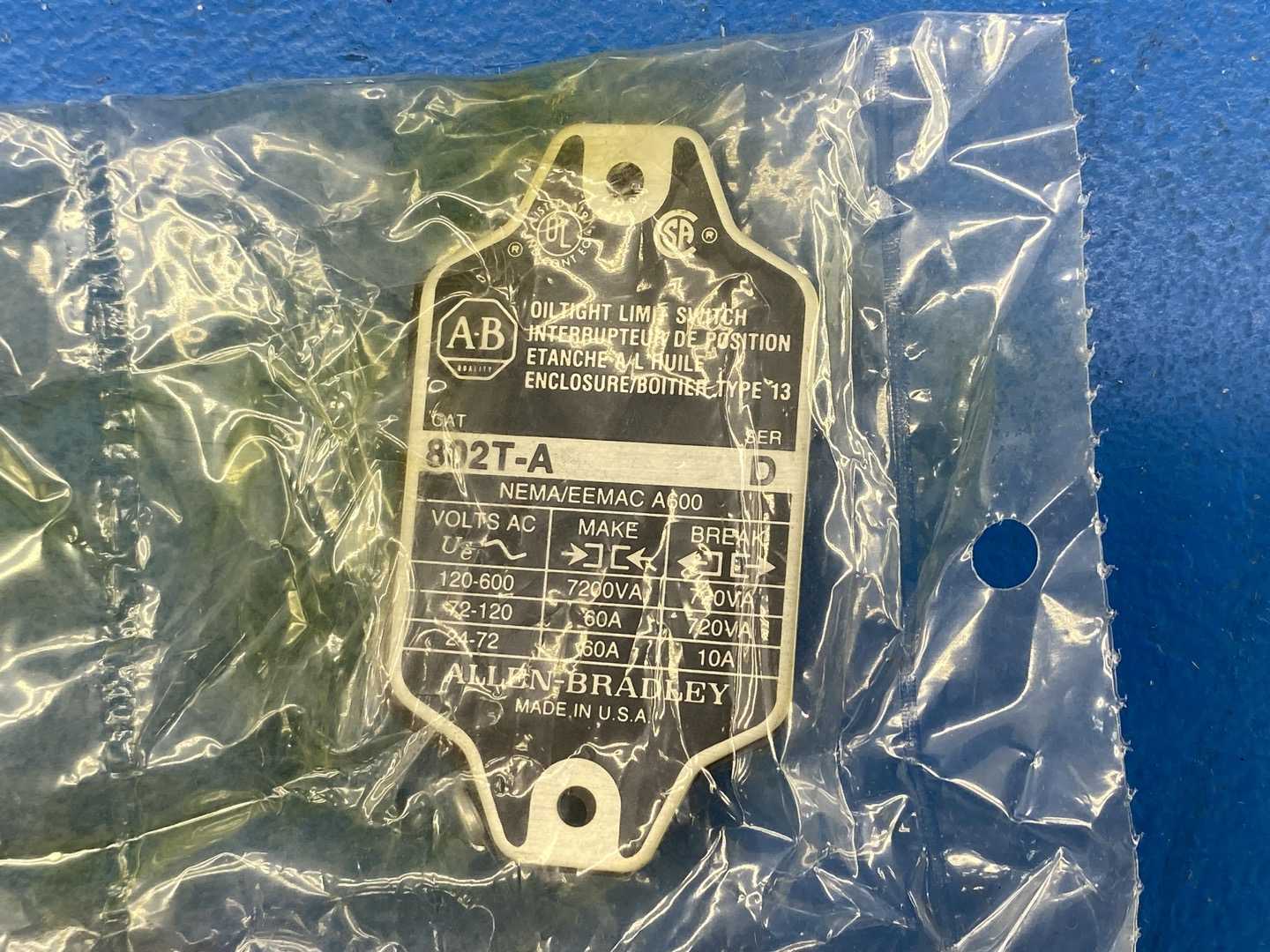 Allen-Bradley 802T-A, 30mm Push Button, 1NO/1NC Contact Configuration, IP66 Enclosure Rating